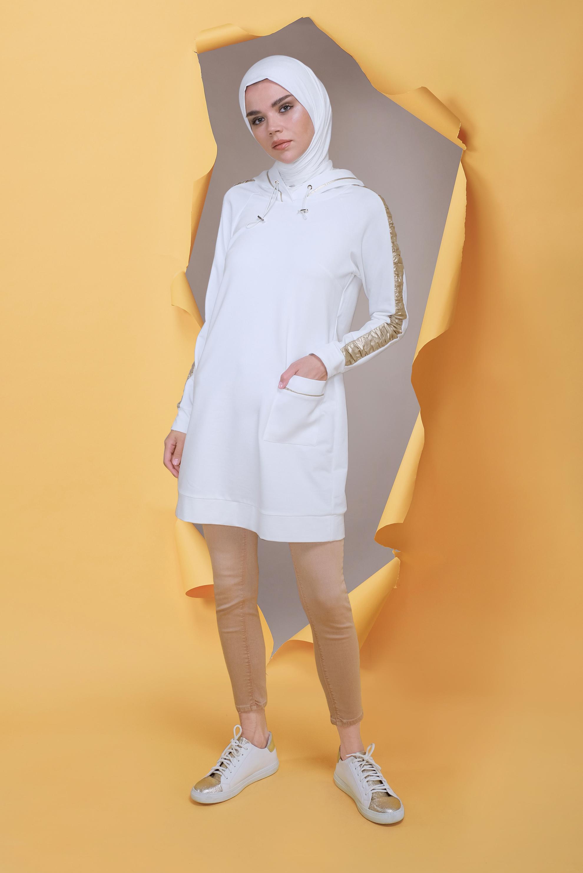 Tesettür giyim BEYAZ YALDIZ BASKILI KAPÜŞONU BAĞCIKLI TUNİK 41692 