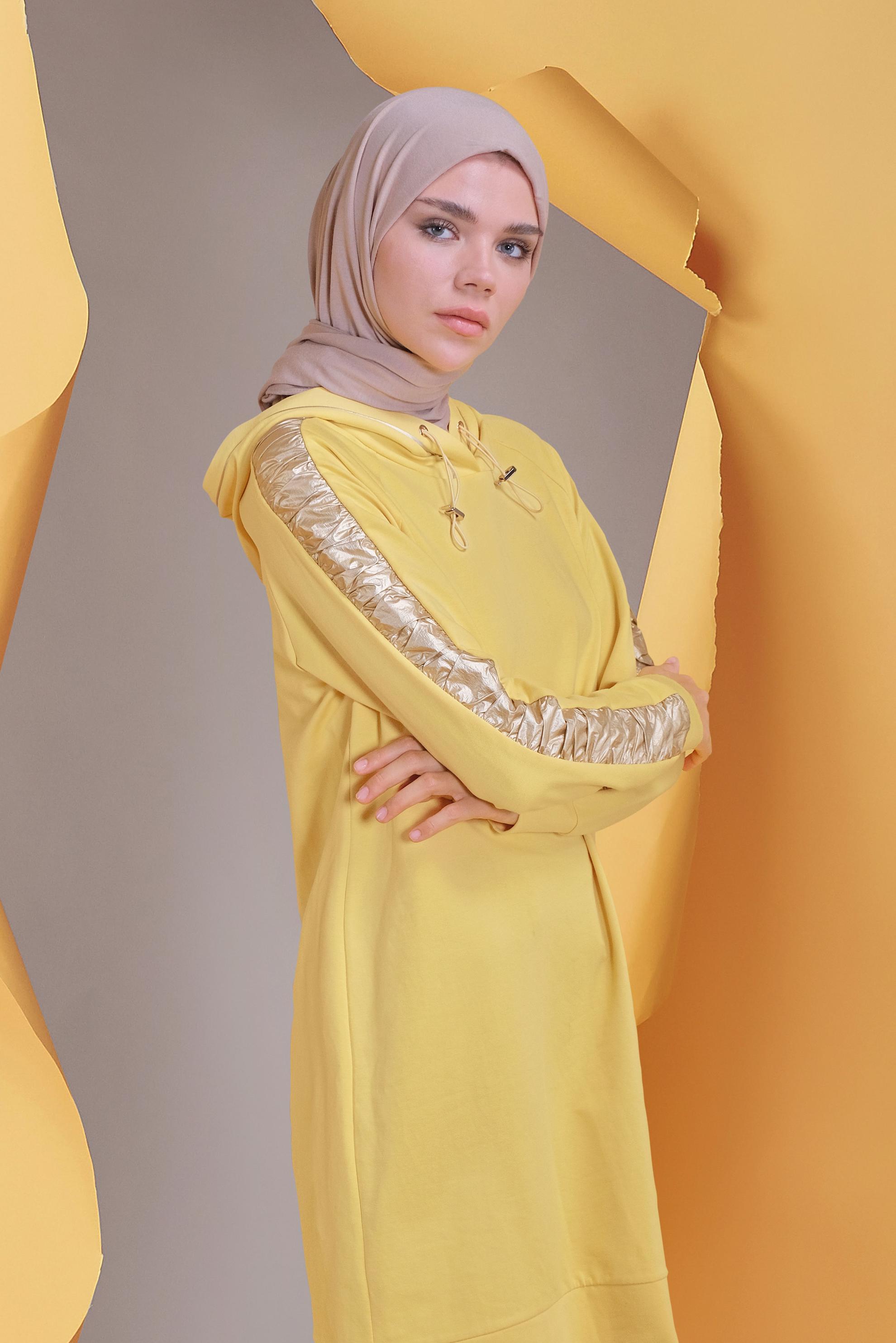 Tesettür giyim SARI YALDIZ BASKILI KAPÜŞONU BAĞCIKLI TUNİK 41692 