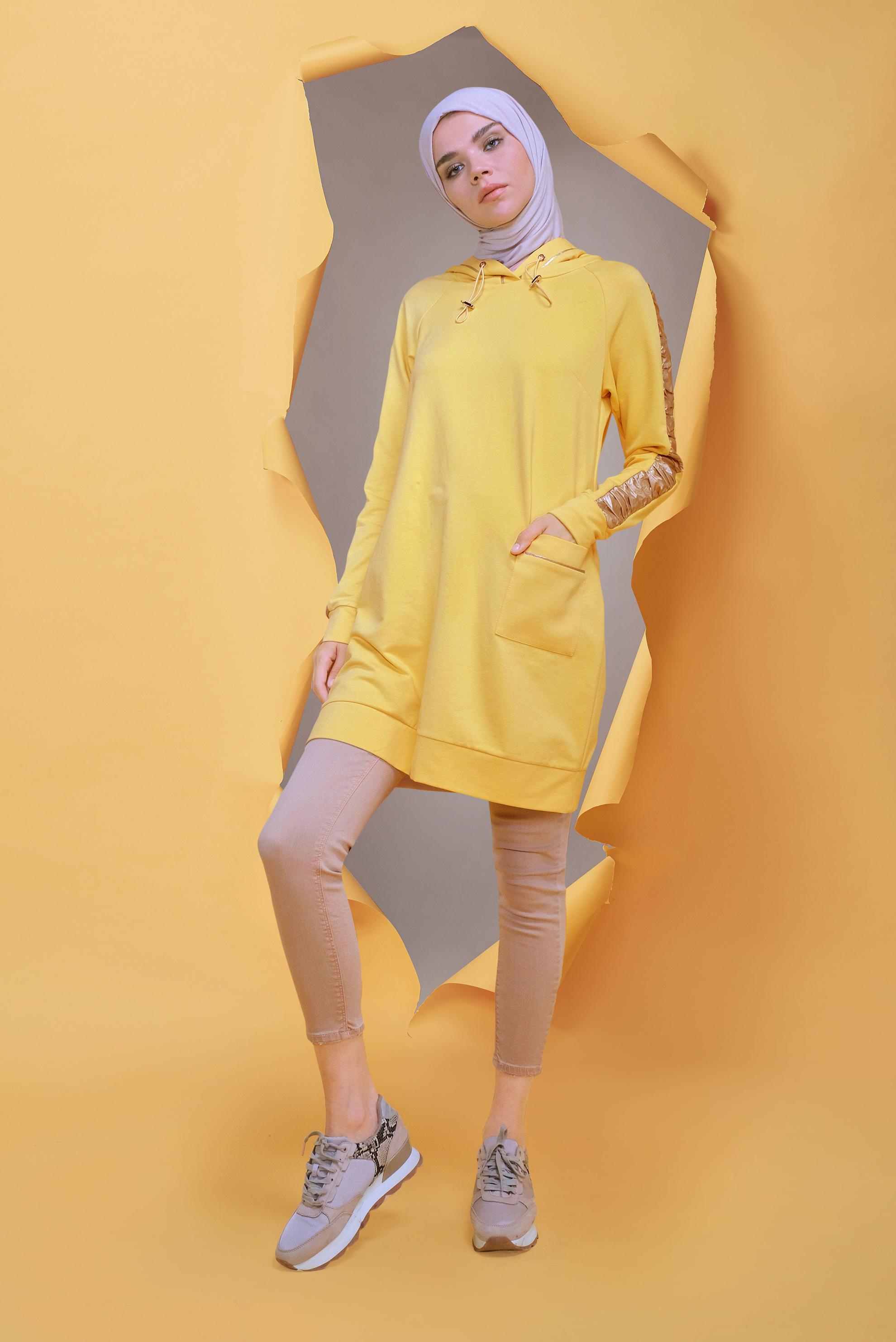 Tesettür giyim SARI YALDIZ BASKILI KAPÜŞONU BAĞCIKLI TUNİK 41692 