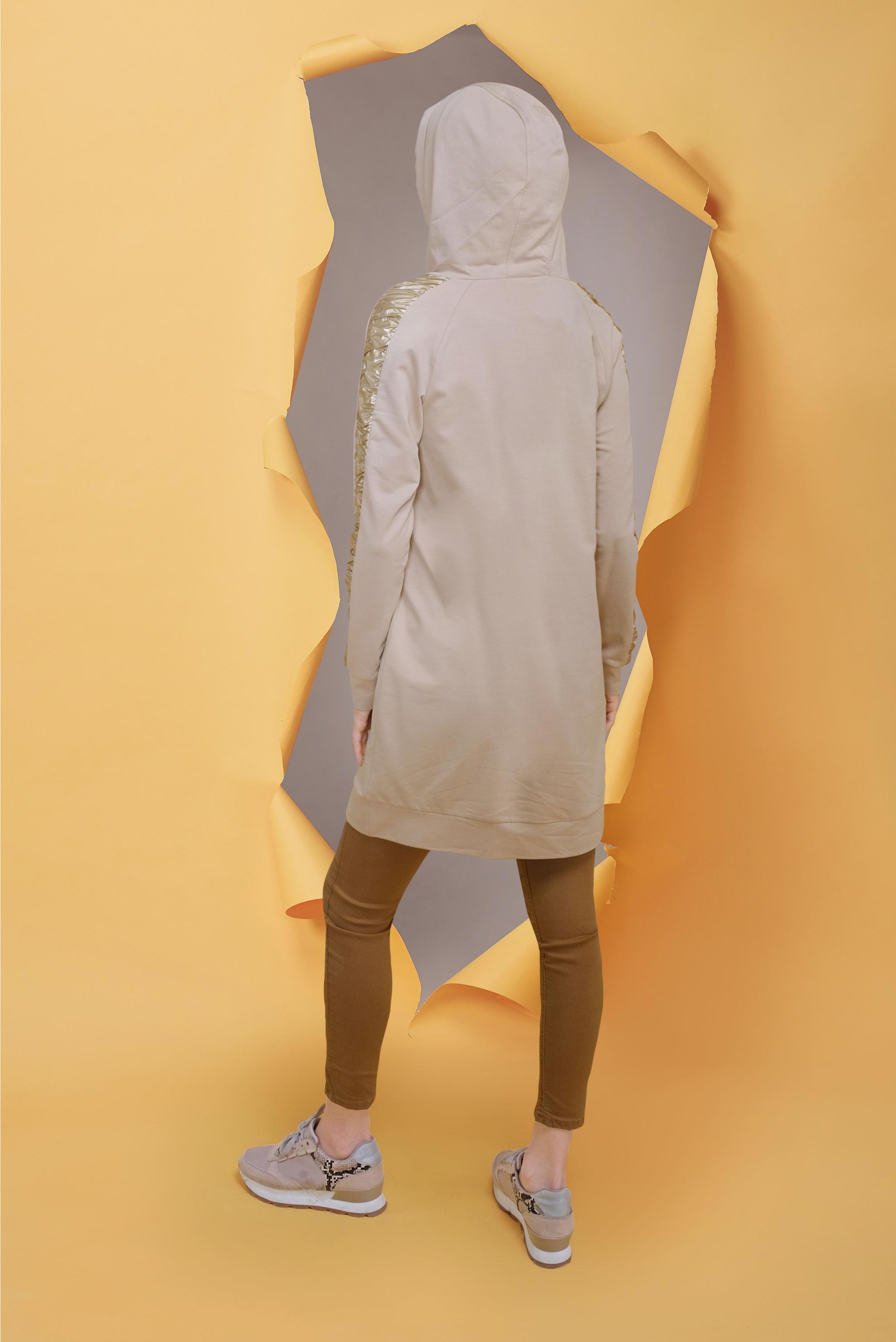 Tesettür giyim BEJ YALDIZ BASKILI KAPÜŞONU BAĞCIKLI TUNİK 41692 