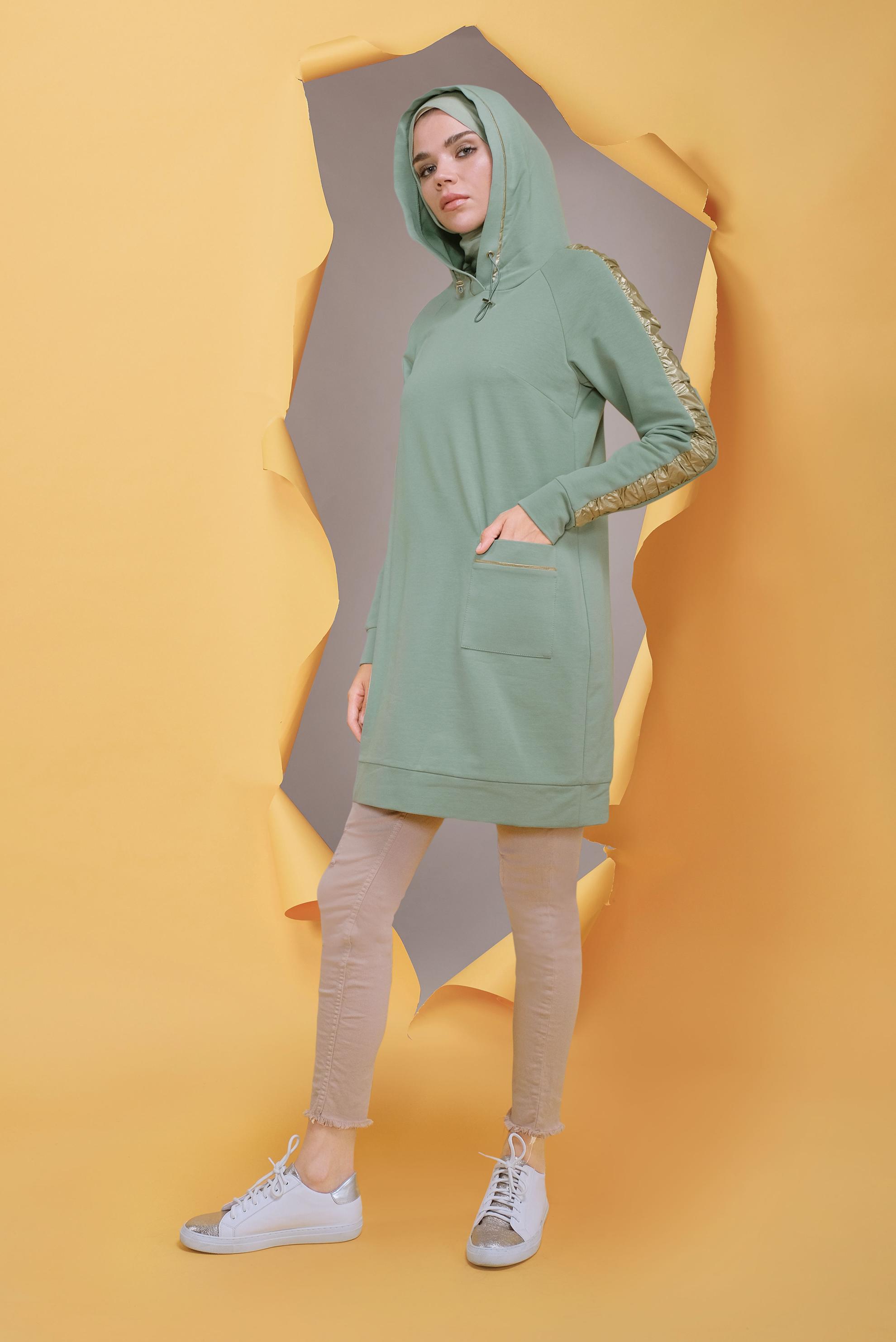 Tesettür giyim YEŞİL YALDIZ BASKILI KAPÜŞONU BAĞCIKLI TUNİK 41692 