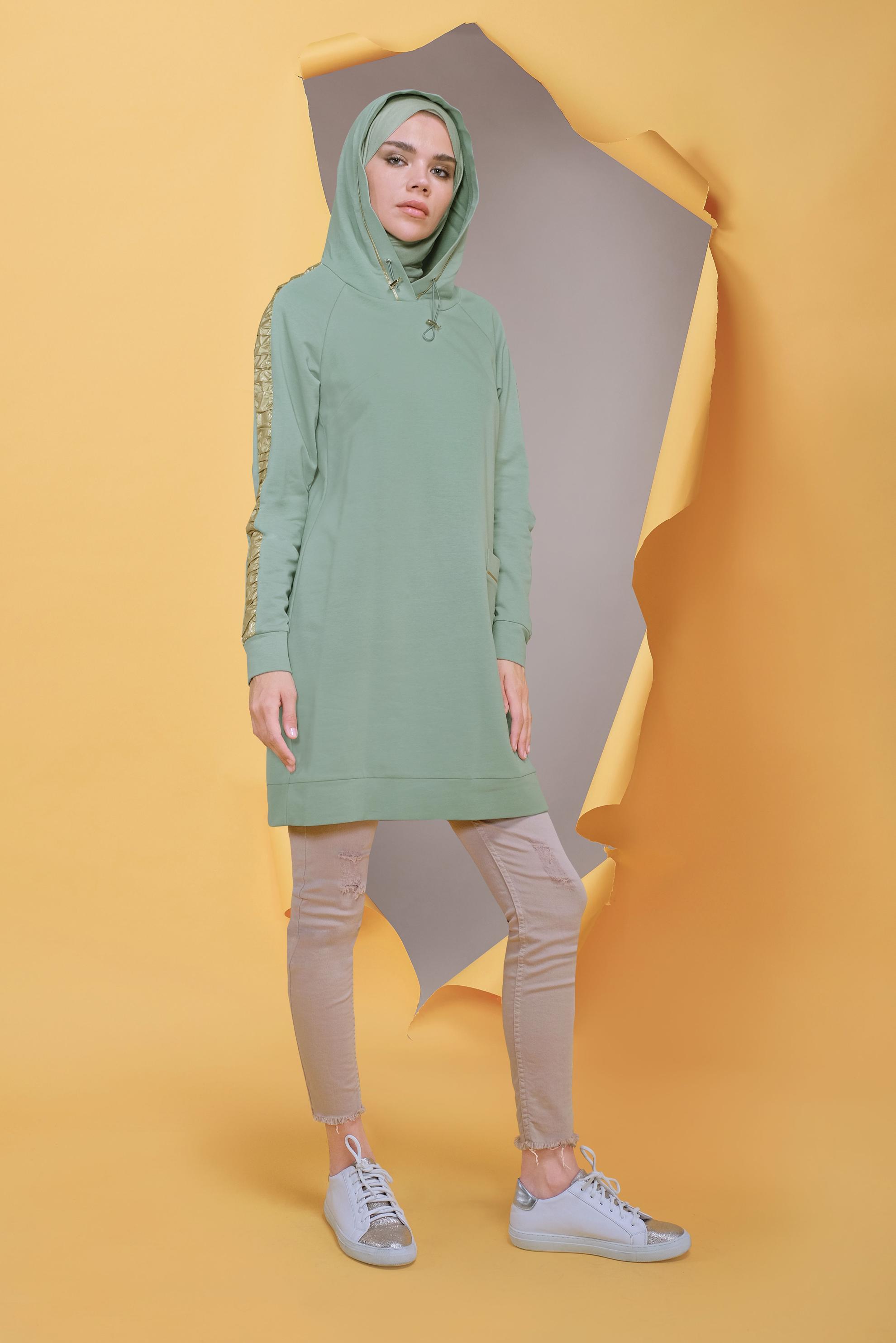 Tesettür giyim YEŞİL YALDIZ BASKILI KAPÜŞONU BAĞCIKLI TUNİK 41692 