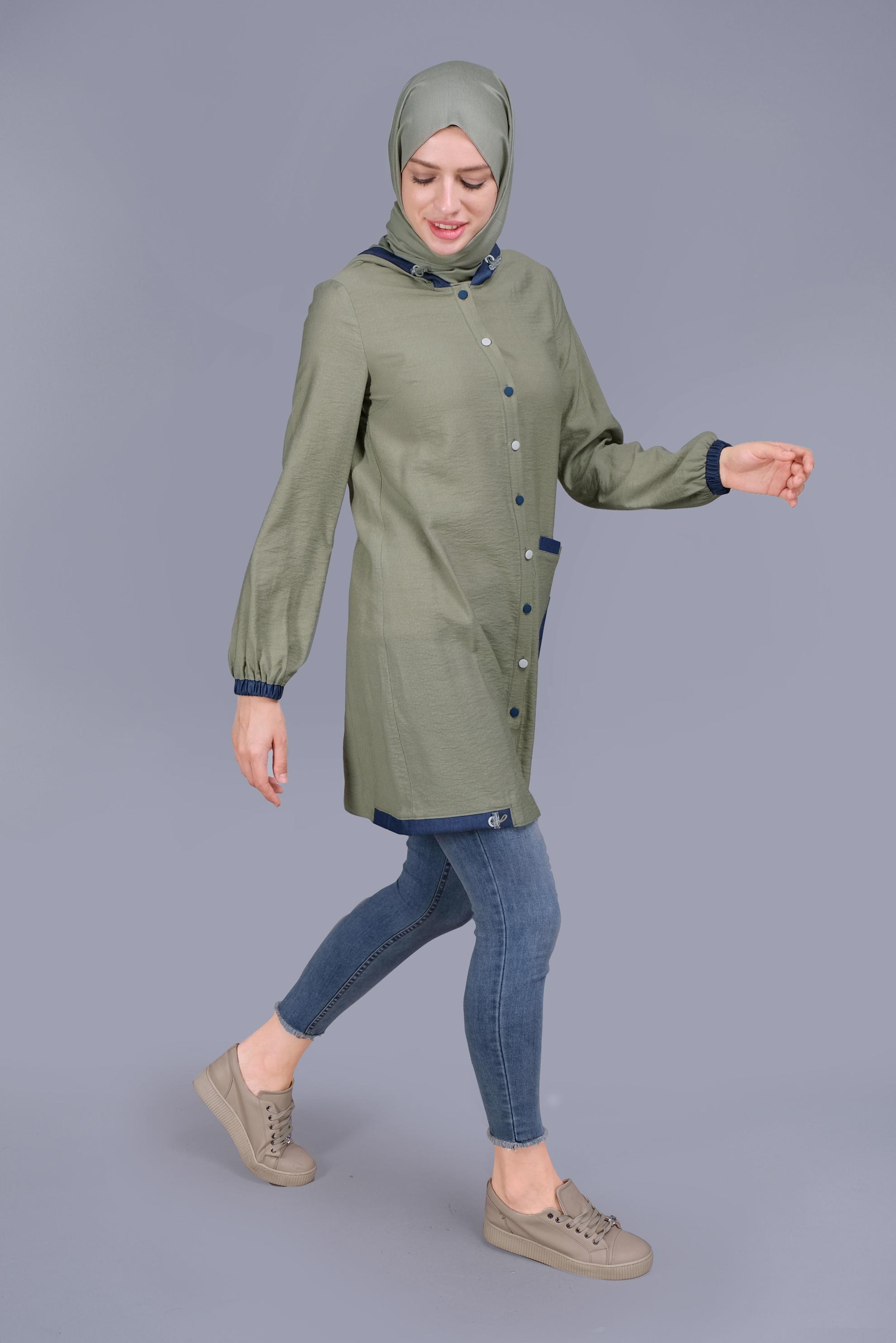 Tesettür giyim YEŞİL KAPÜŞONLU DÜĞMELİ VİSKOZ TUNİK 41696 