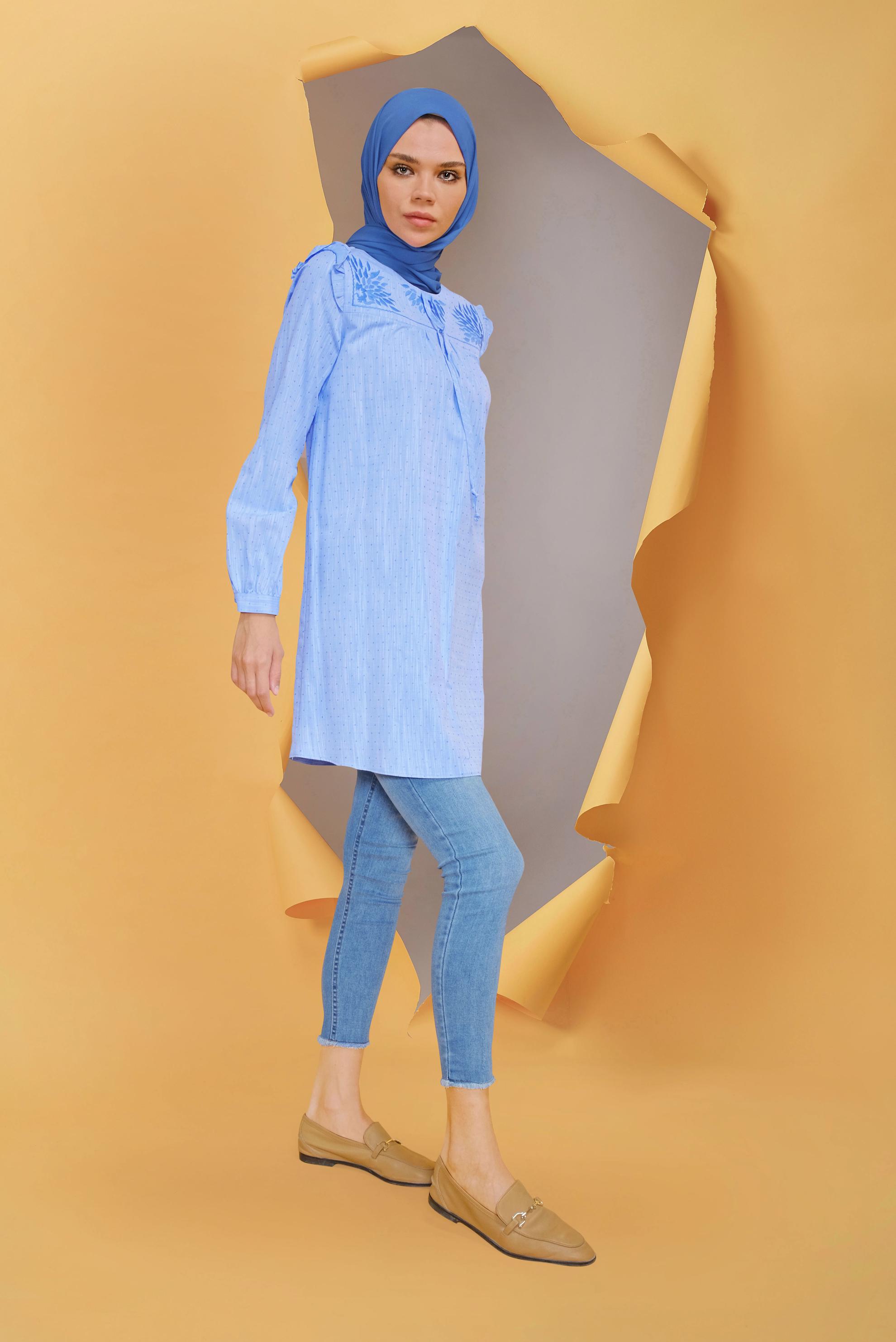 Tesettür giyim MAVİ NAKIŞ DETAYLI TUNİK 41704