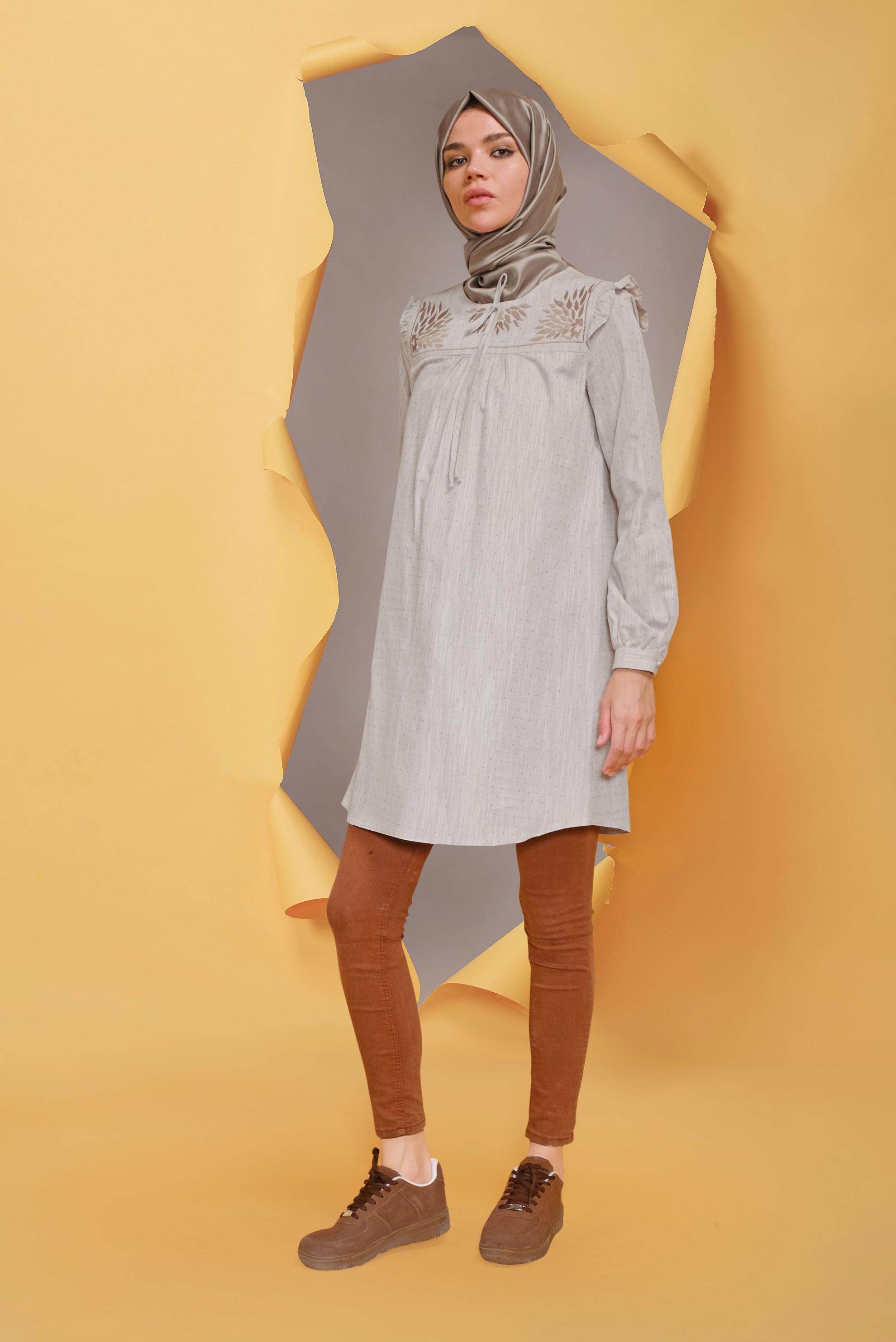 Tesettür giyim BEJ NAKIŞ DETAYLI TUNİK 41704