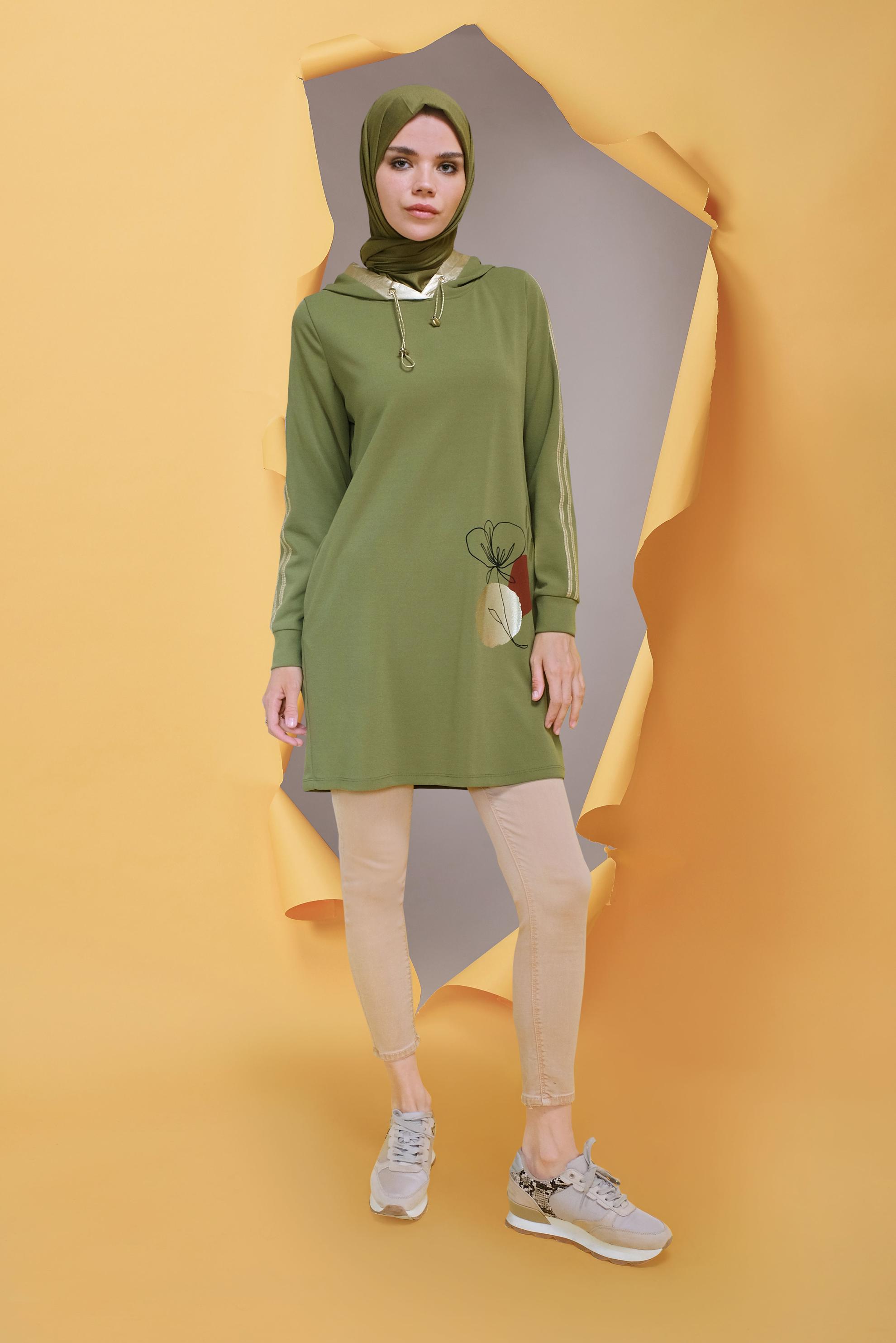 Tesettür giyim YEŞİL YALDIZ BASKILI KAPÜŞONLU TUNİK 41705