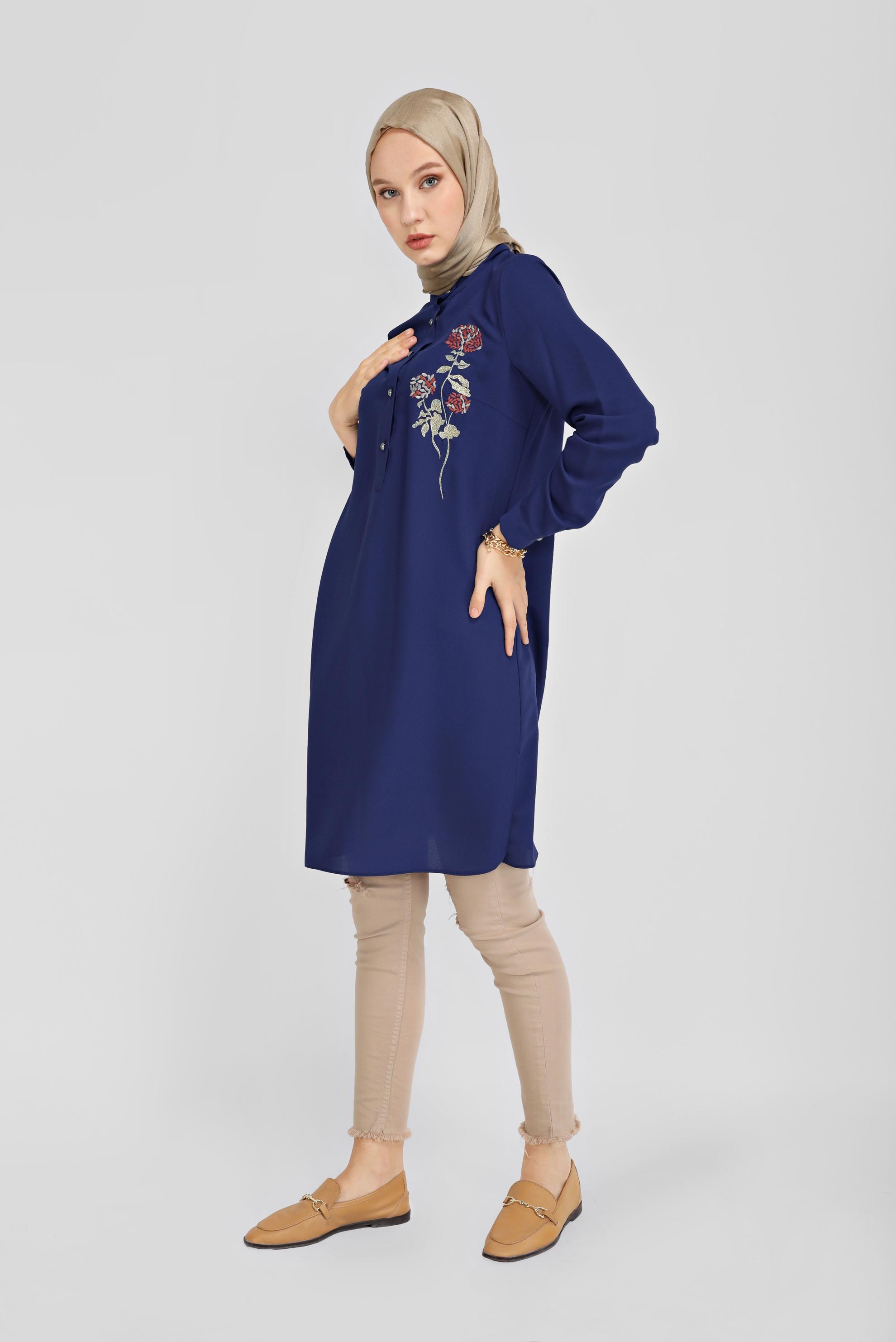 Tesettür giyim LACİVERT ÇİÇEK DESENLİ DÜĞMELİ TUNİK 41728 