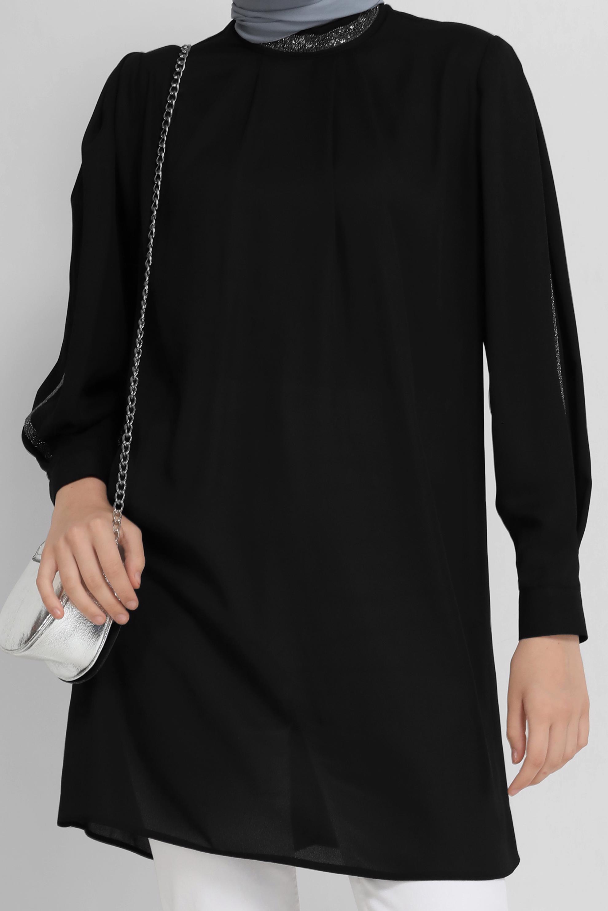 Tesettür giyim SİYAH YAKASI VE KOLLARI TAŞ BASKILI TUNİK 41741