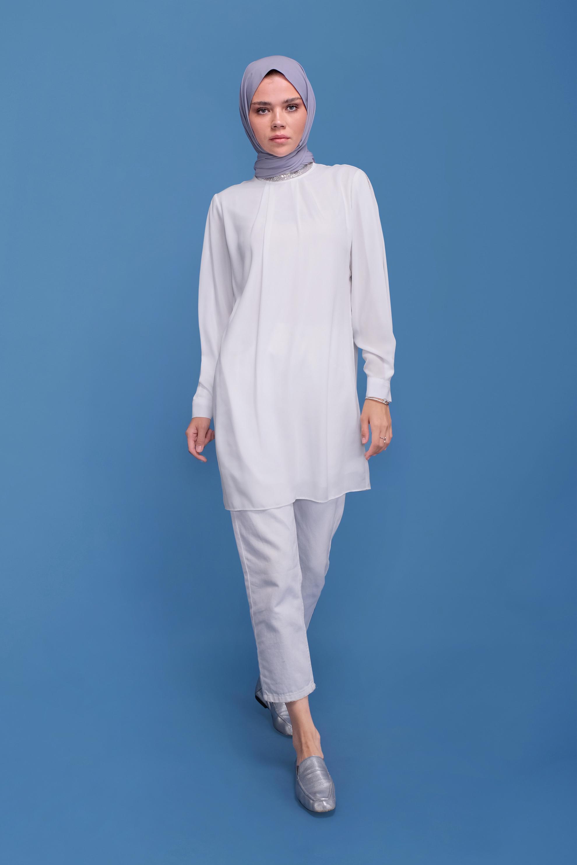 Tesettür giyim BEYAZ YAKASI VE KOLLARI TAŞ BASKILI TUNİK 41741