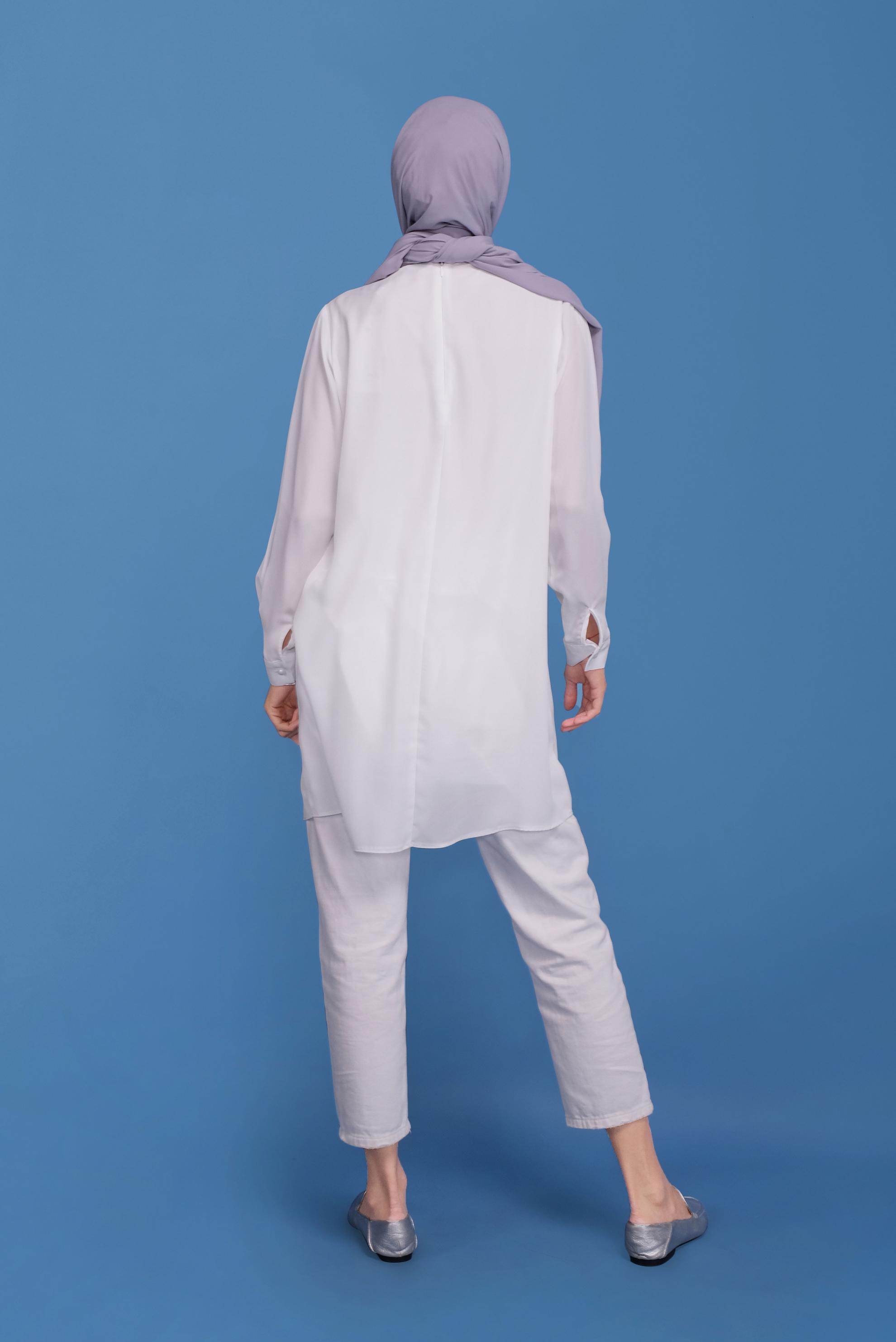 Tesettür giyim BEYAZ YAKASI VE KOLLARI TAŞ BASKILI TUNİK 41741