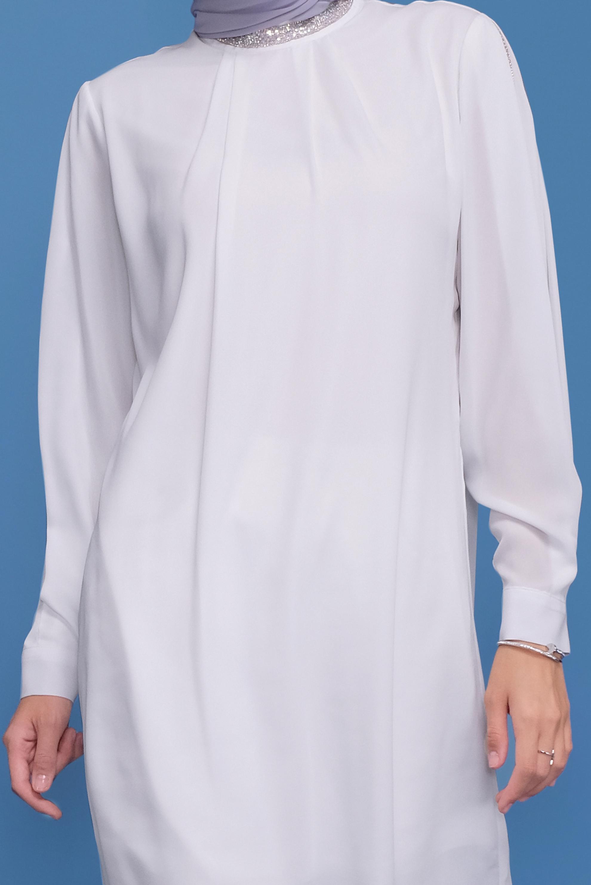 Tesettür giyim BEYAZ YAKASI VE KOLLARI TAŞ BASKILI TUNİK 41741