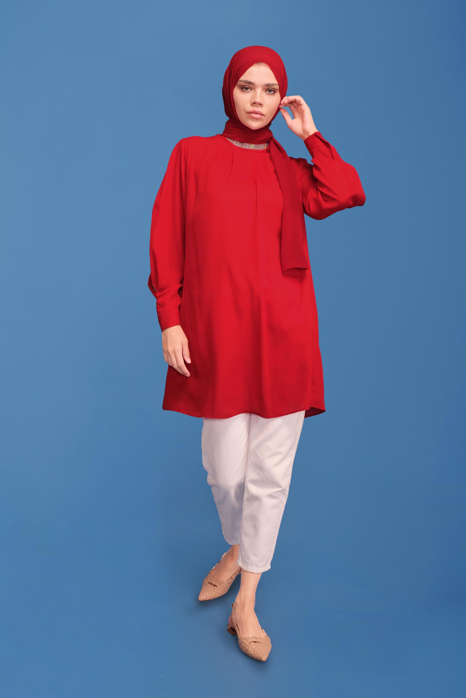 Tesettür giyim KIRMIZI YAKASI VE KOLLARI TAŞ BASKILI TUNİK 41741