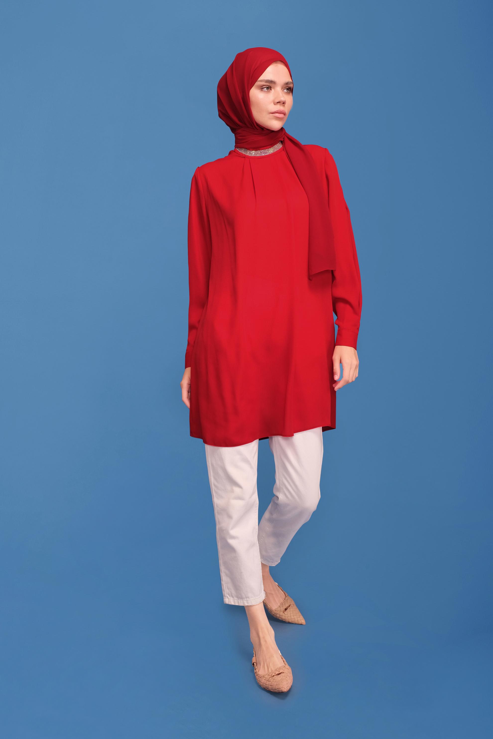 Tesettür giyim KIRMIZI YAKASI VE KOLLARI TAŞ BASKILI TUNİK 41741