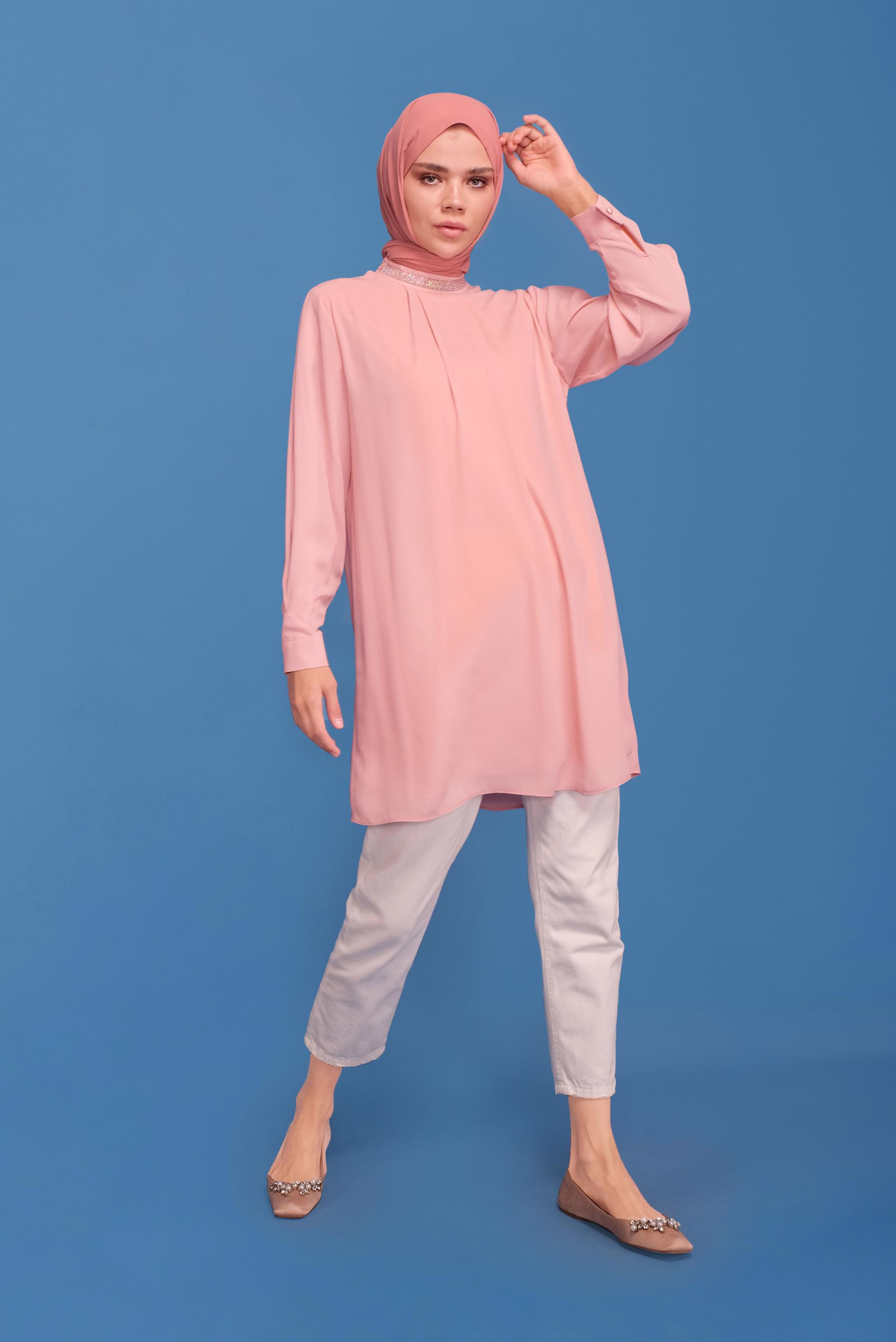 Tesettür giyim PUDRA YAKASI VE KOLLARI TAŞ BASKILI TUNİK 41741