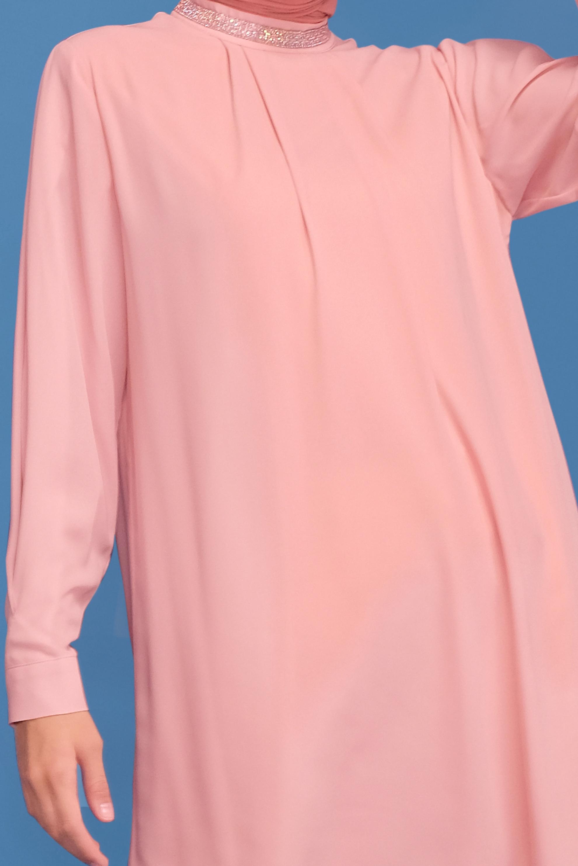 Tesettür giyim PUDRA YAKASI VE KOLLARI TAŞ BASKILI TUNİK 41741