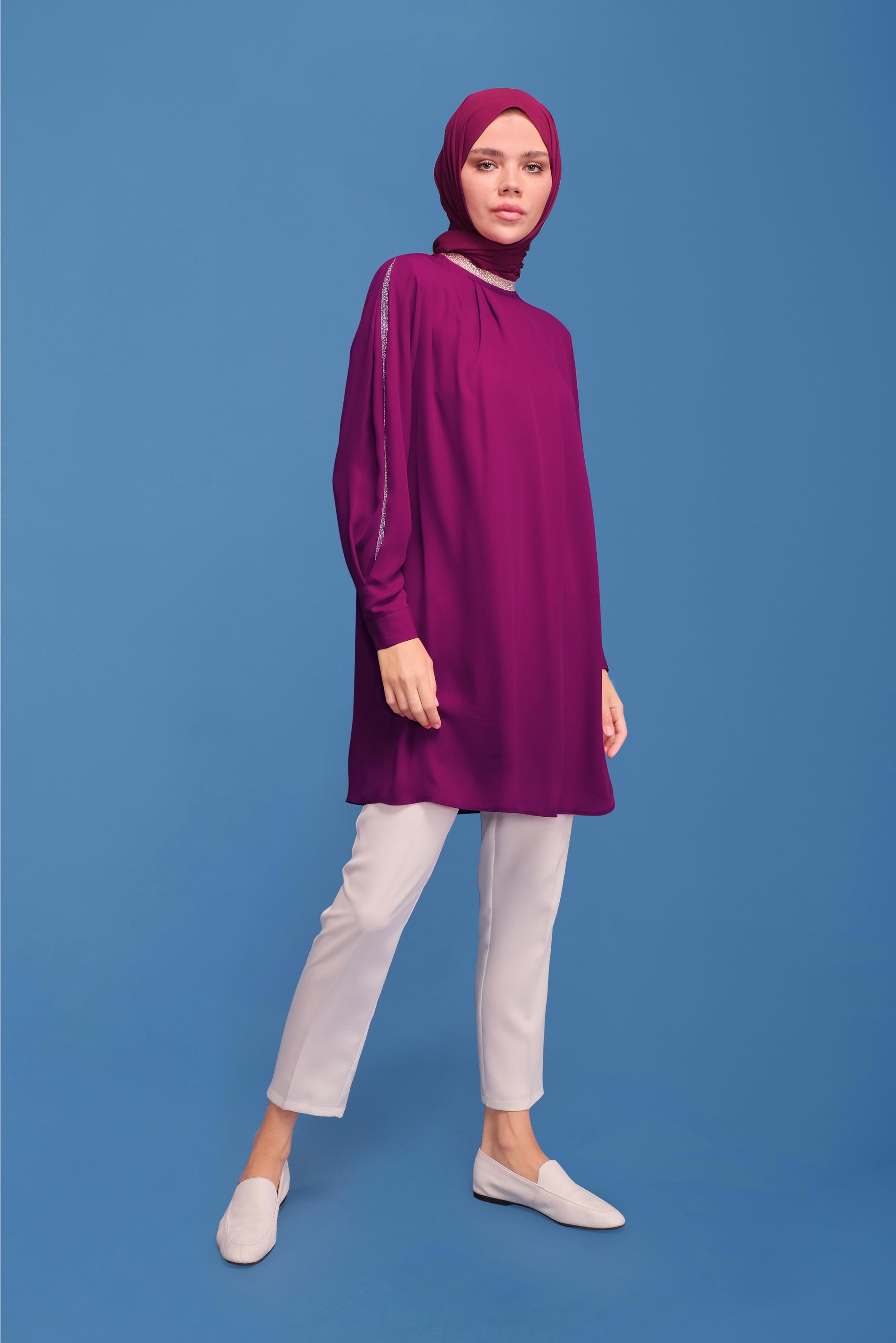 Tesettür giyim MOR YAKASI VE KOLLARI TAŞ BASKILI TUNİK 41741