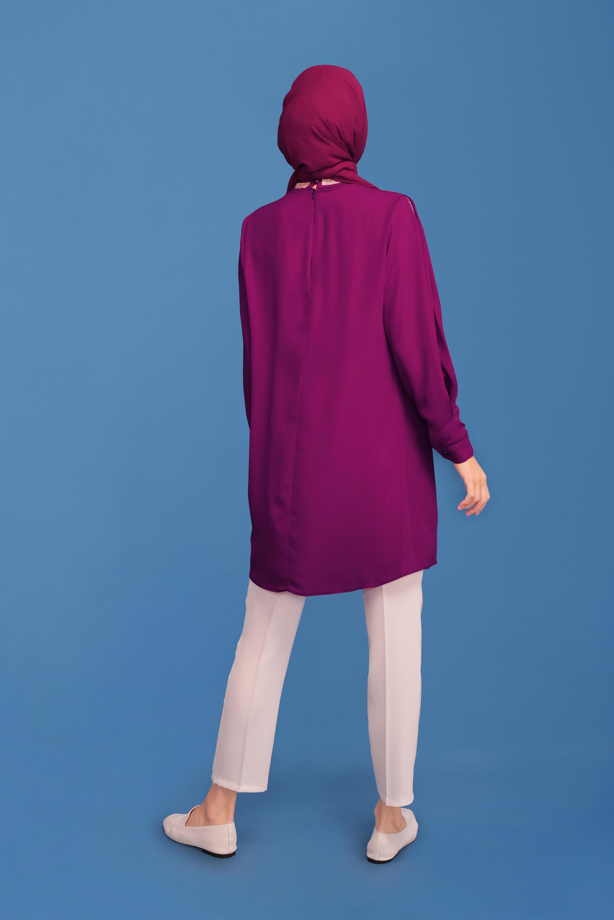 Tesettür giyim MOR YAKASI VE KOLLARI TAŞ BASKILI TUNİK 41741