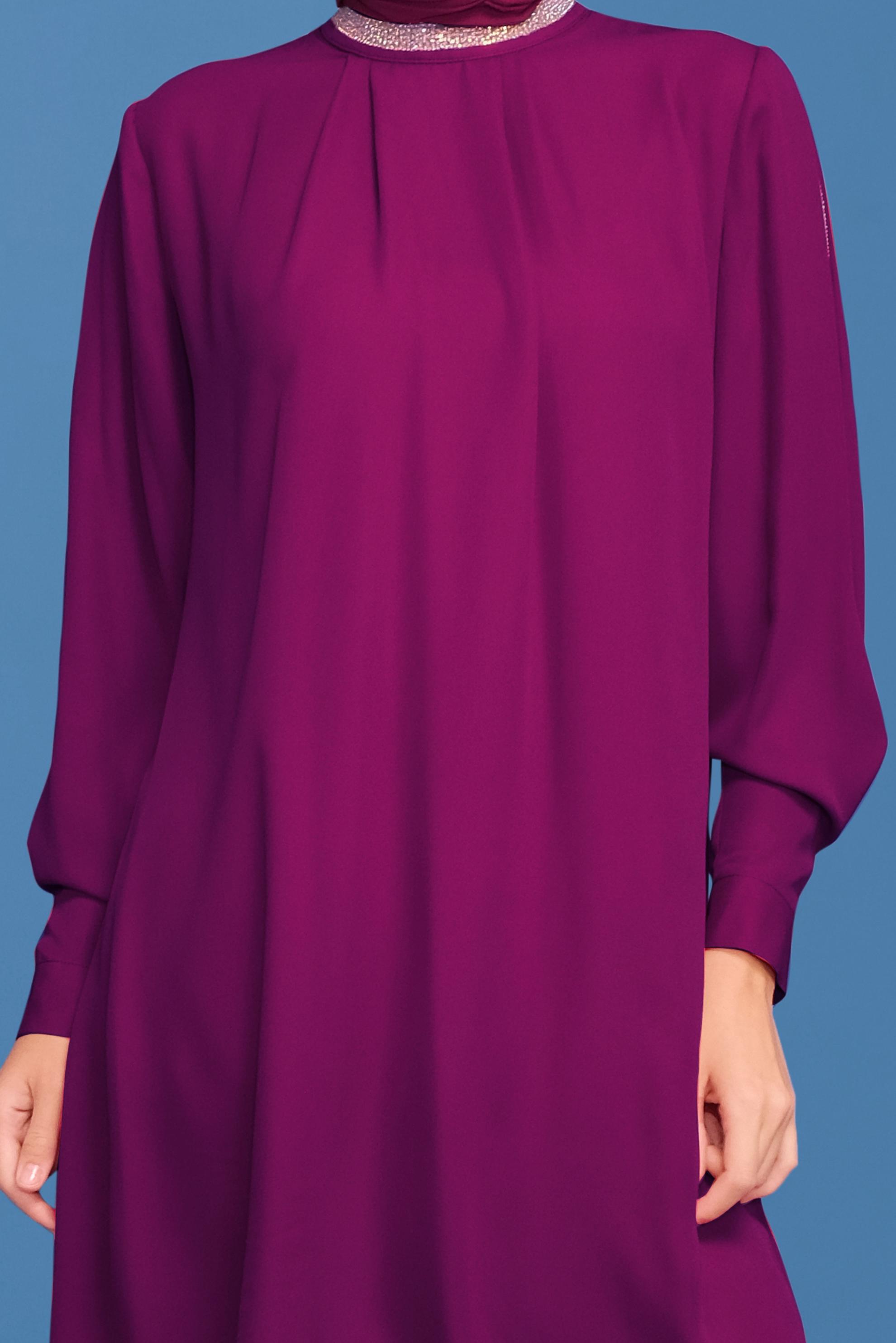 Tesettür giyim MOR YAKASI VE KOLLARI TAŞ BASKILI TUNİK 41741