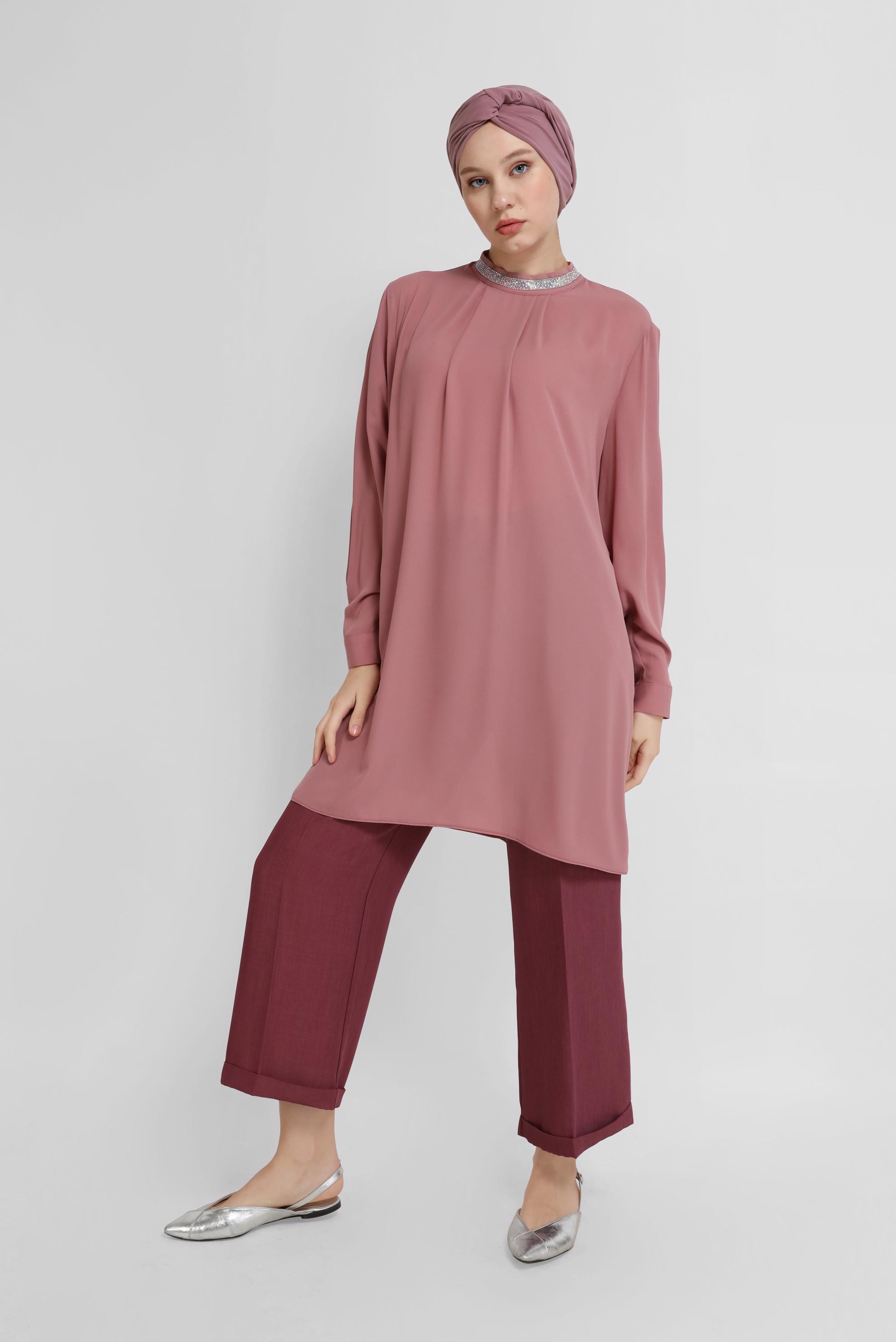 Tesettür giyim PEMBE YAKASI VE KOLLARI TAŞ BASKILI TUNİK 41741