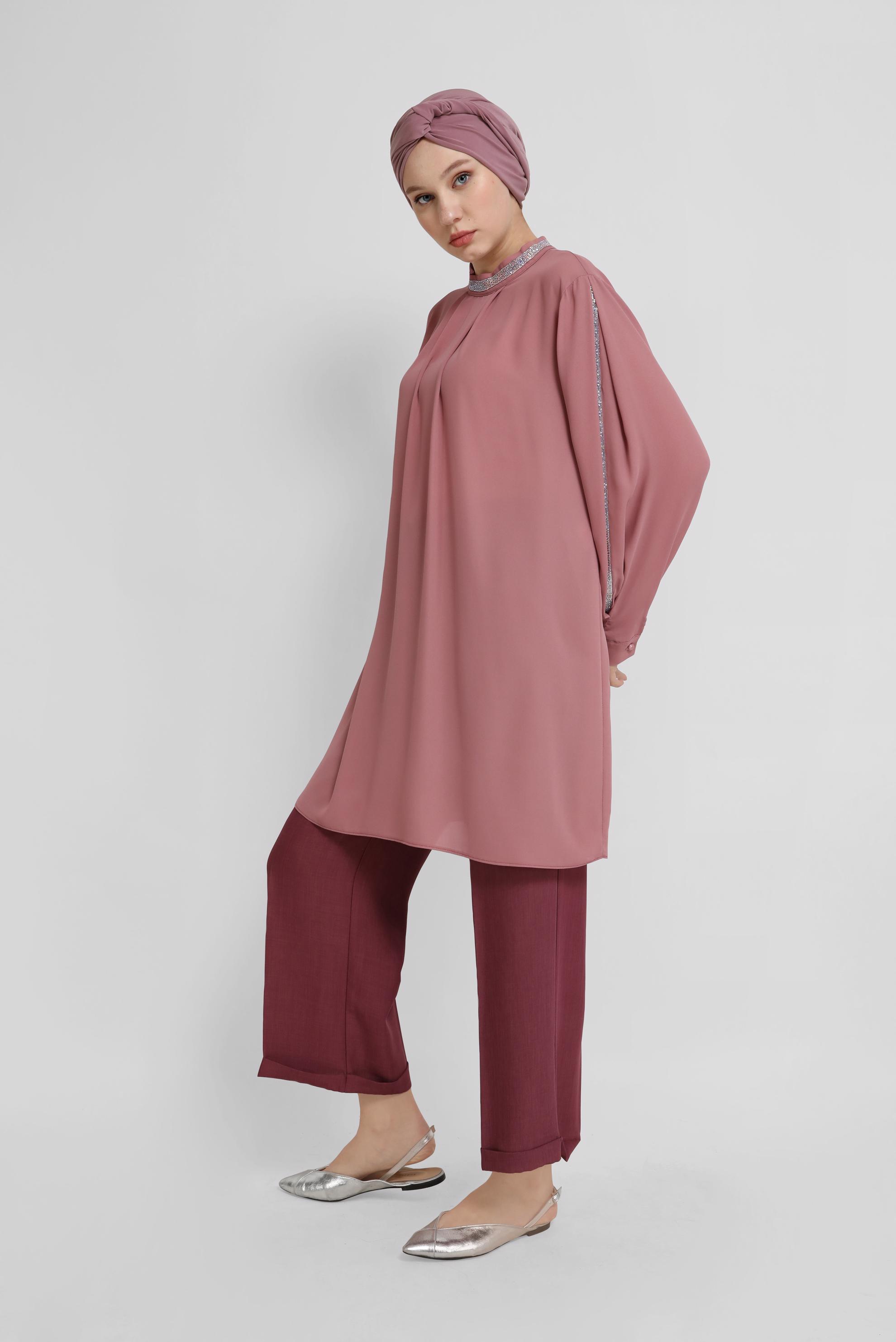 Tesettür giyim PEMBE YAKASI VE KOLLARI TAŞ BASKILI TUNİK 41741
