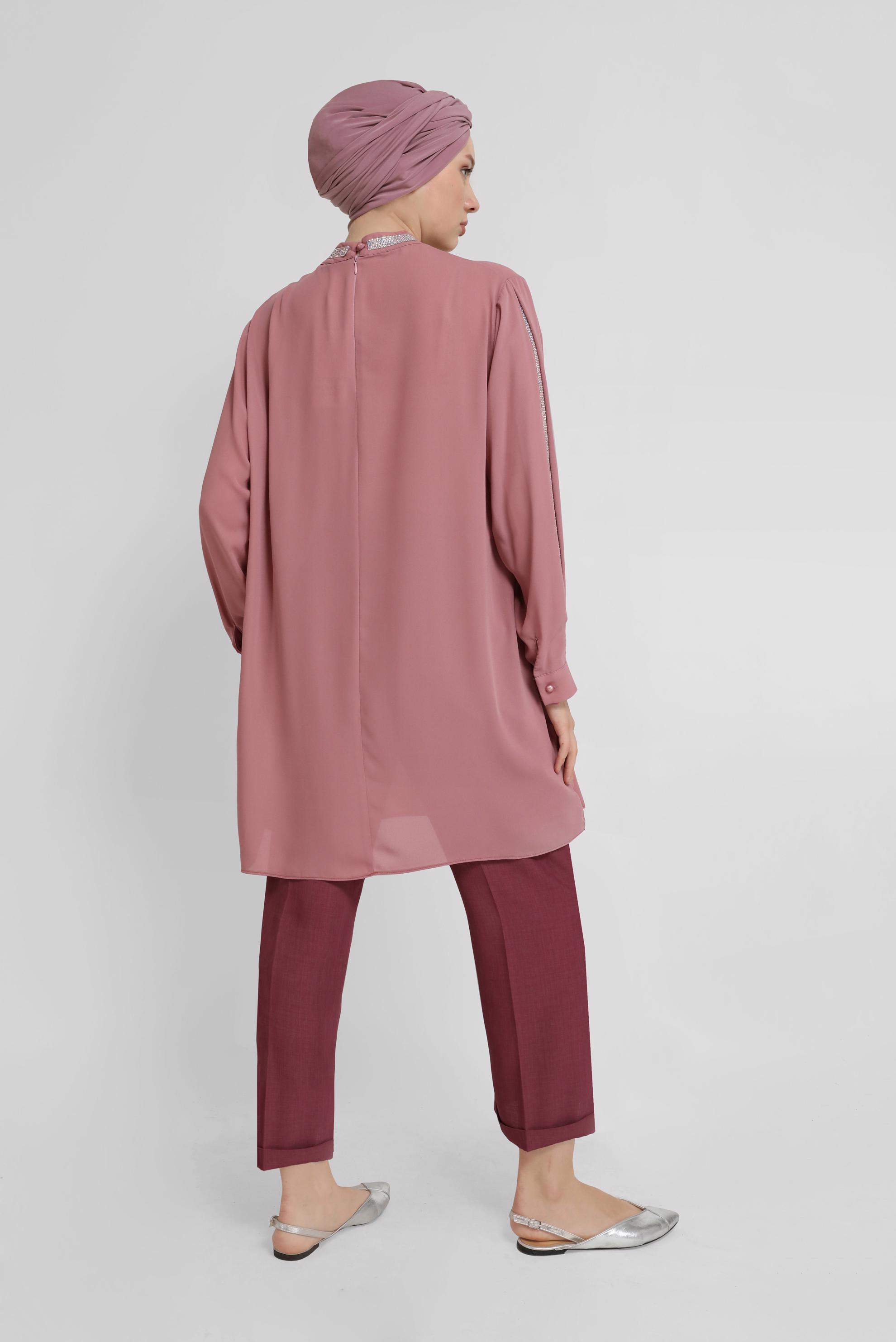 Tesettür giyim PEMBE YAKASI VE KOLLARI TAŞ BASKILI TUNİK 41741