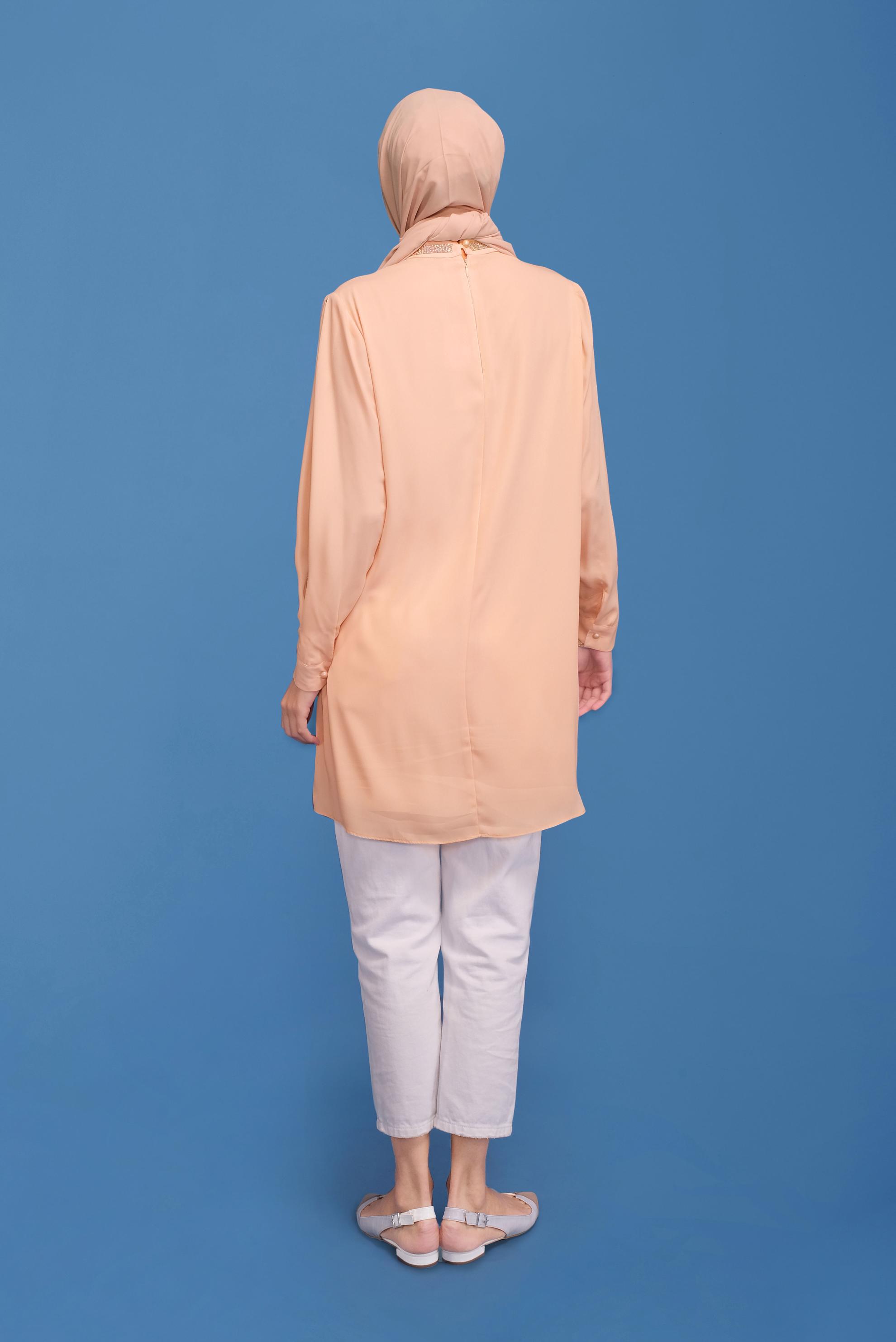 Tesettür giyim EKRU YAKASI VE KOLLARI TAŞ BASKILI TUNİK 41741