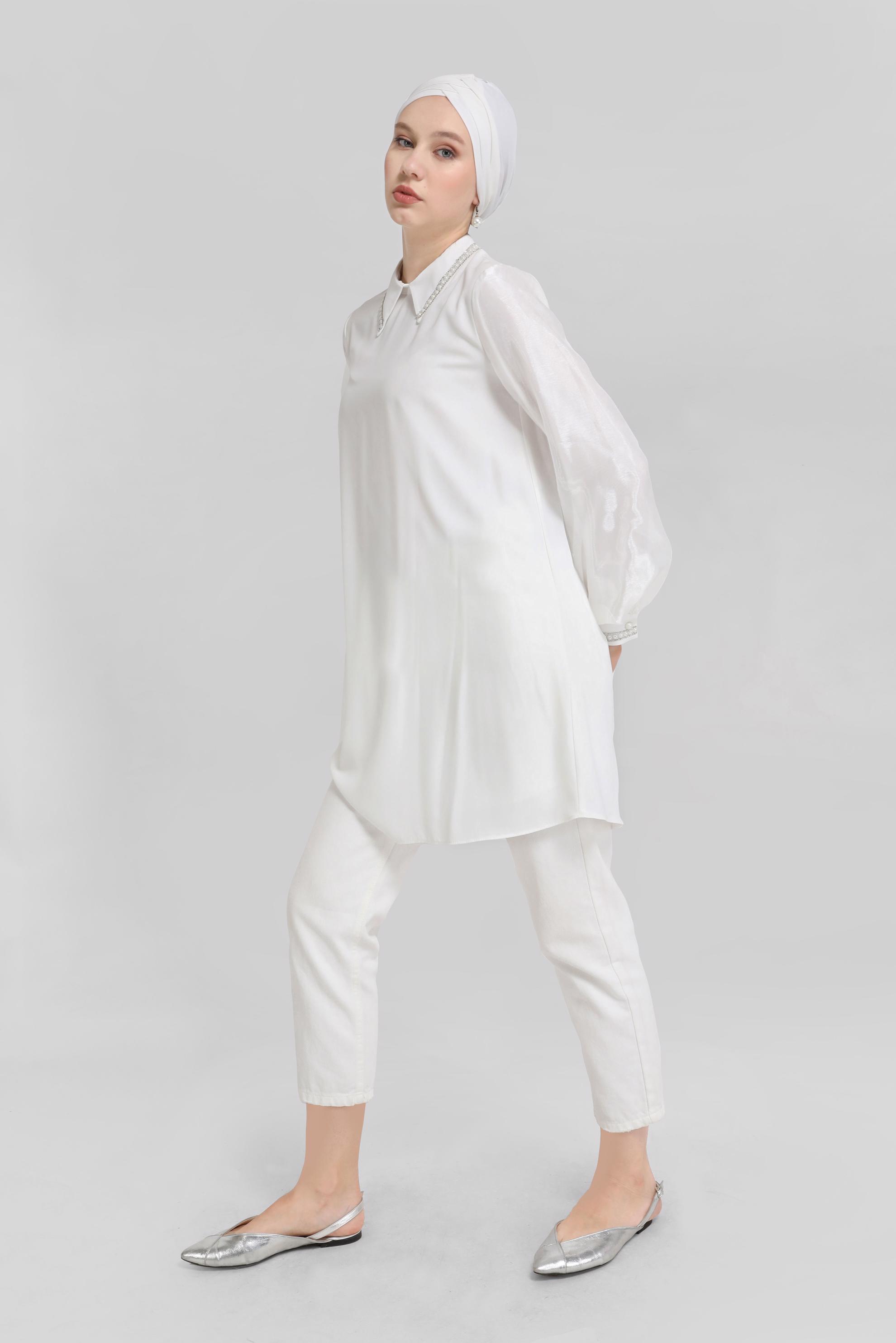 Tesettür giyim BEYAZ MANŞETLERİ VE YAKASI İNCİ İŞLEMELİ TUNİK 41772
