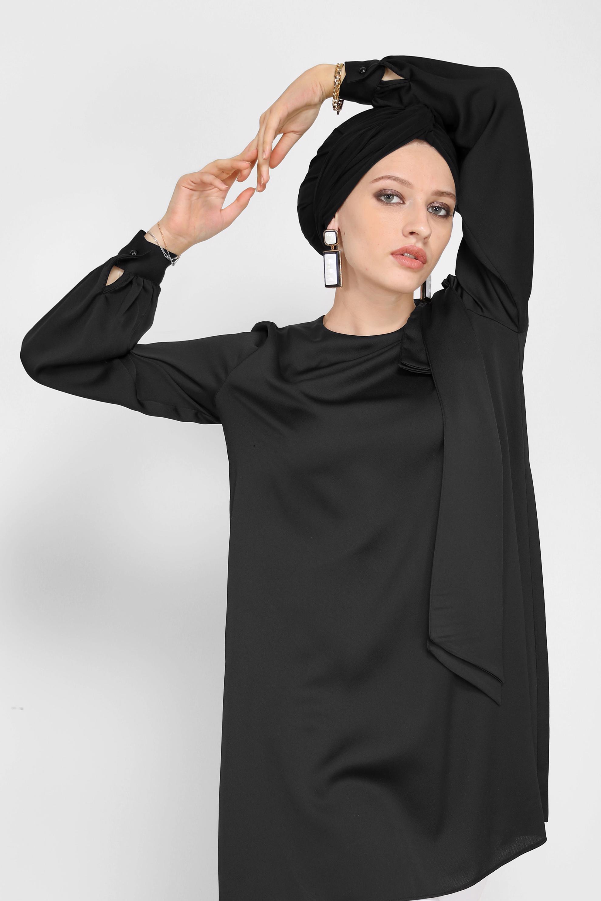 Tesettür giyim SİYAH YUVARLAK YAKA FİYONK DETAYLI TUNİK 41773