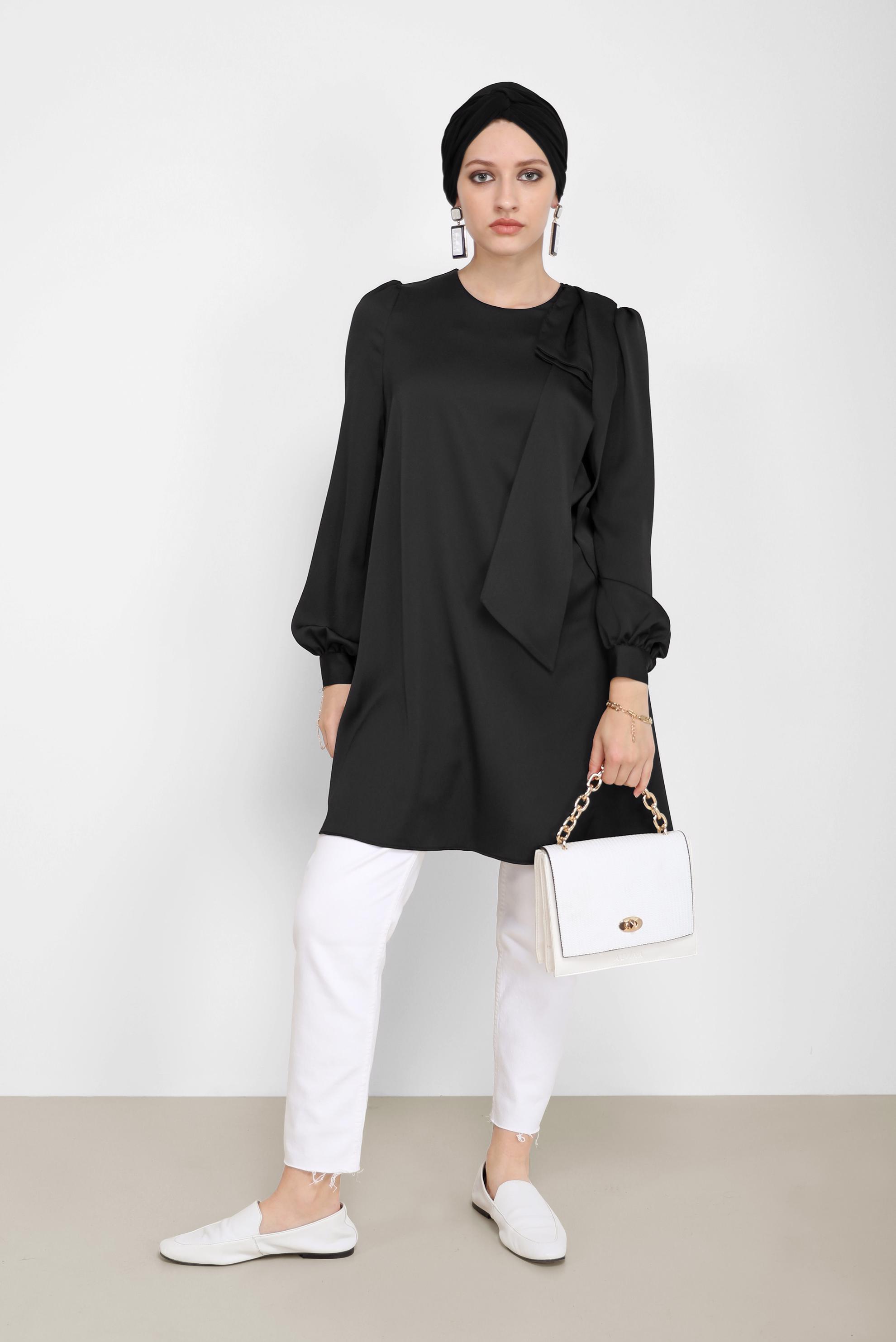 Tesettür giyim SİYAH YUVARLAK YAKA FİYONK DETAYLI TUNİK 41773