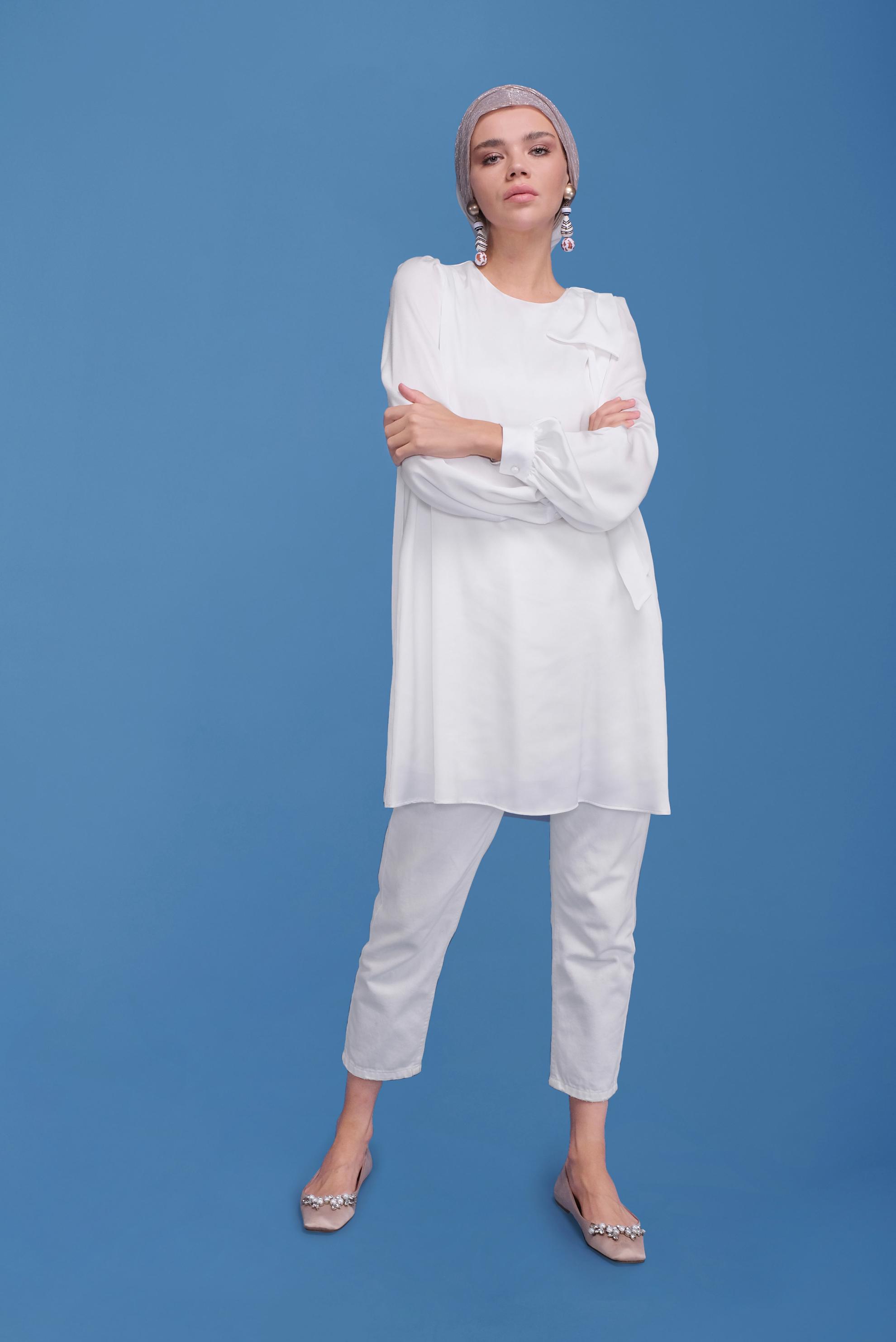 Tesettür giyim BEYAZ YUVARLAK YAKA FİYONK DETAYLI TUNİK 41773