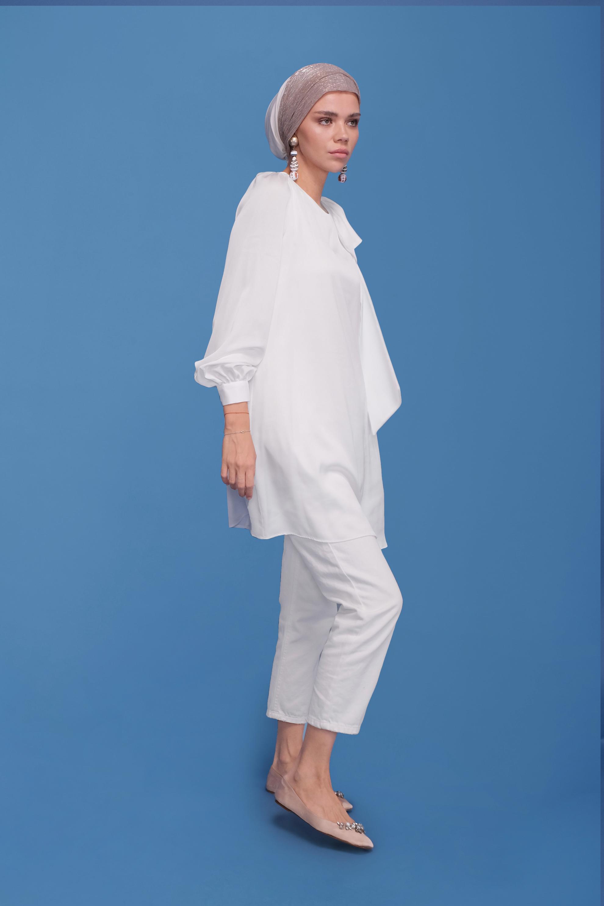 Tesettür giyim BEYAZ YUVARLAK YAKA FİYONK DETAYLI TUNİK 41773