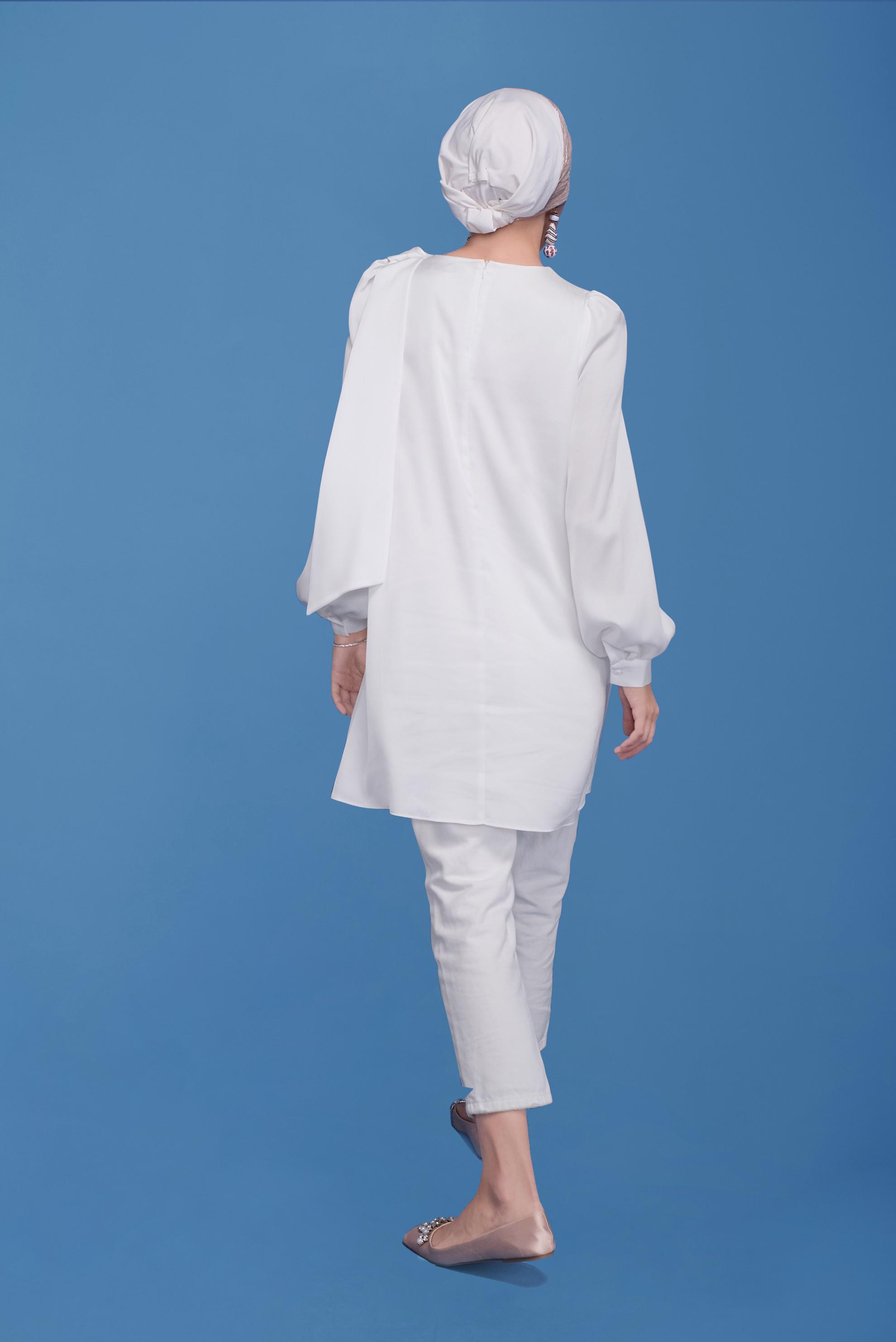 Tesettür giyim BEYAZ YUVARLAK YAKA FİYONK DETAYLI TUNİK 41773