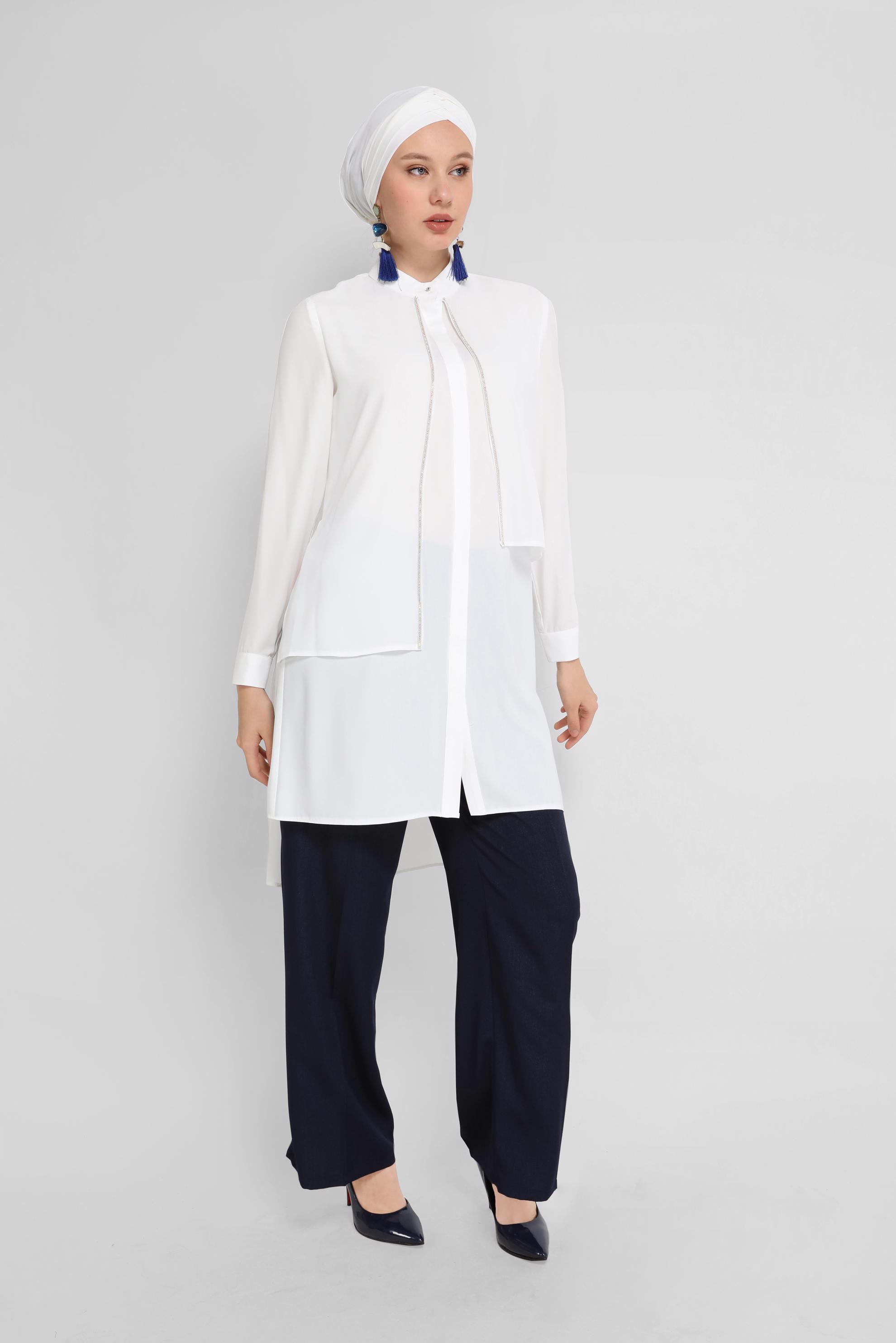 Tesettür giyim BEYAZ HAKİM YAKA TAŞ BASKILI TUNİK 41780