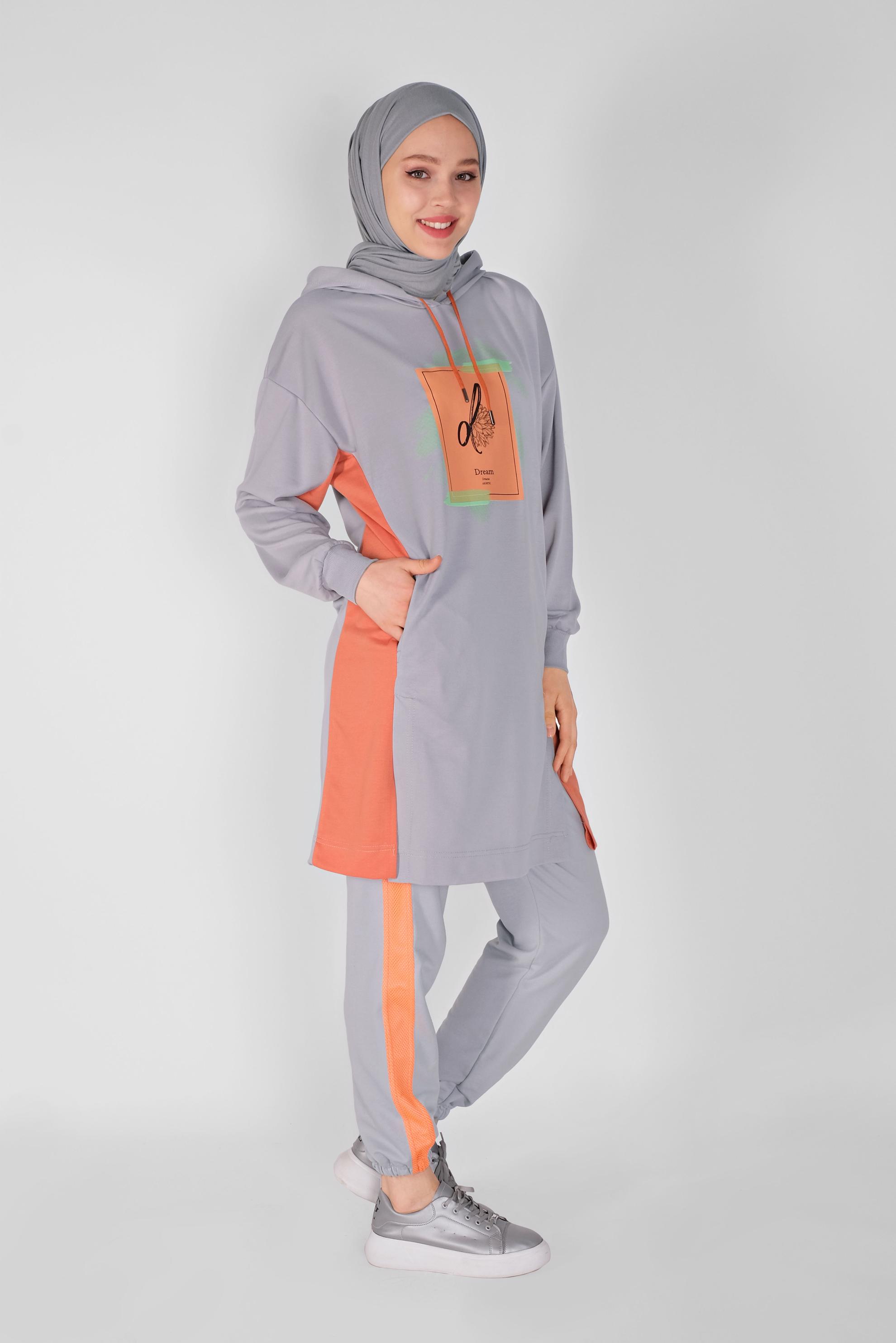 Tesettür giyim GRİ KAPÜŞONLU BASKI DETAYLI TUNİK 41807 