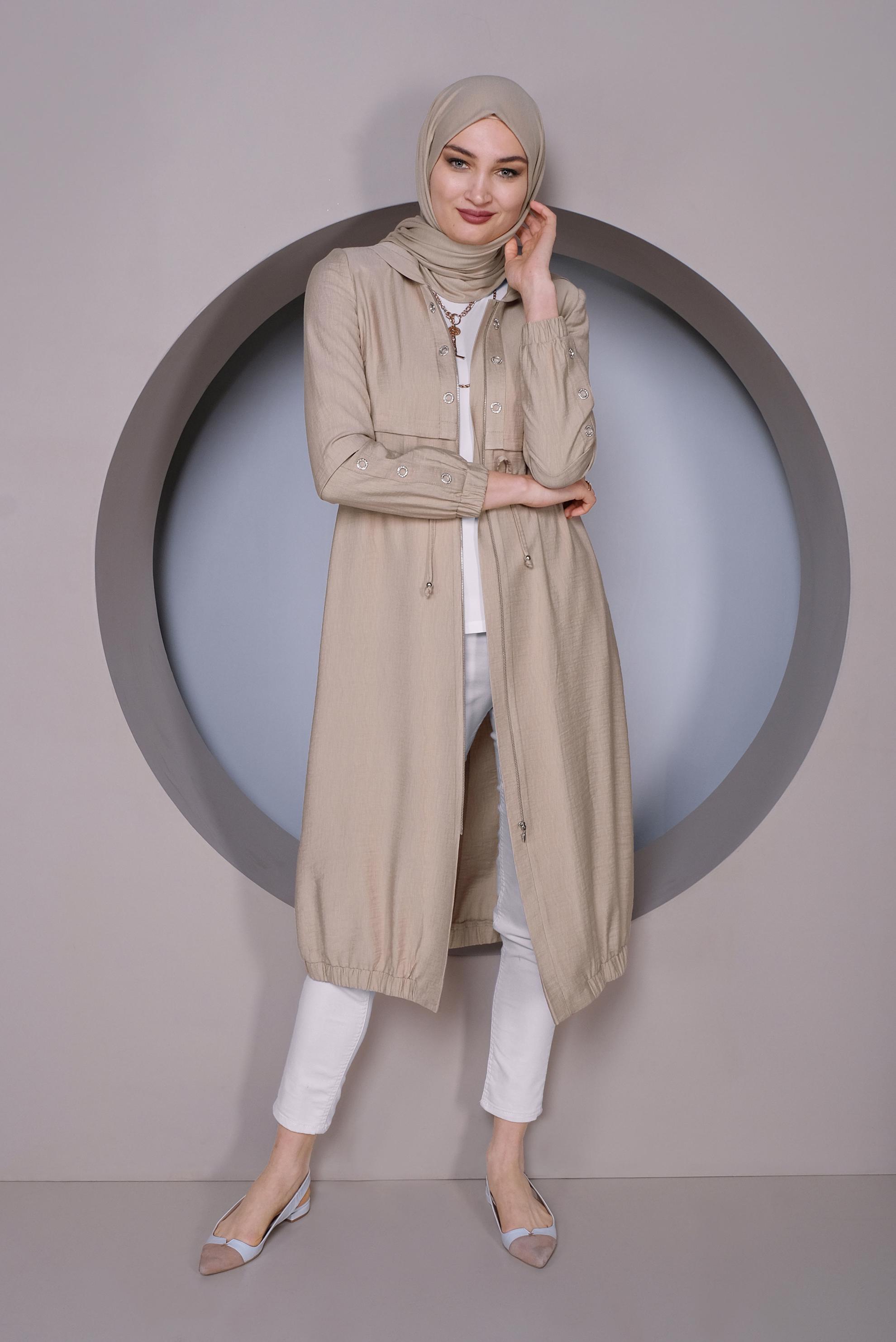 Tesettür giyim BEJ KUŞGÖZÜ DETAYLI KAPÜŞONLU TRENÇKOT 10242
