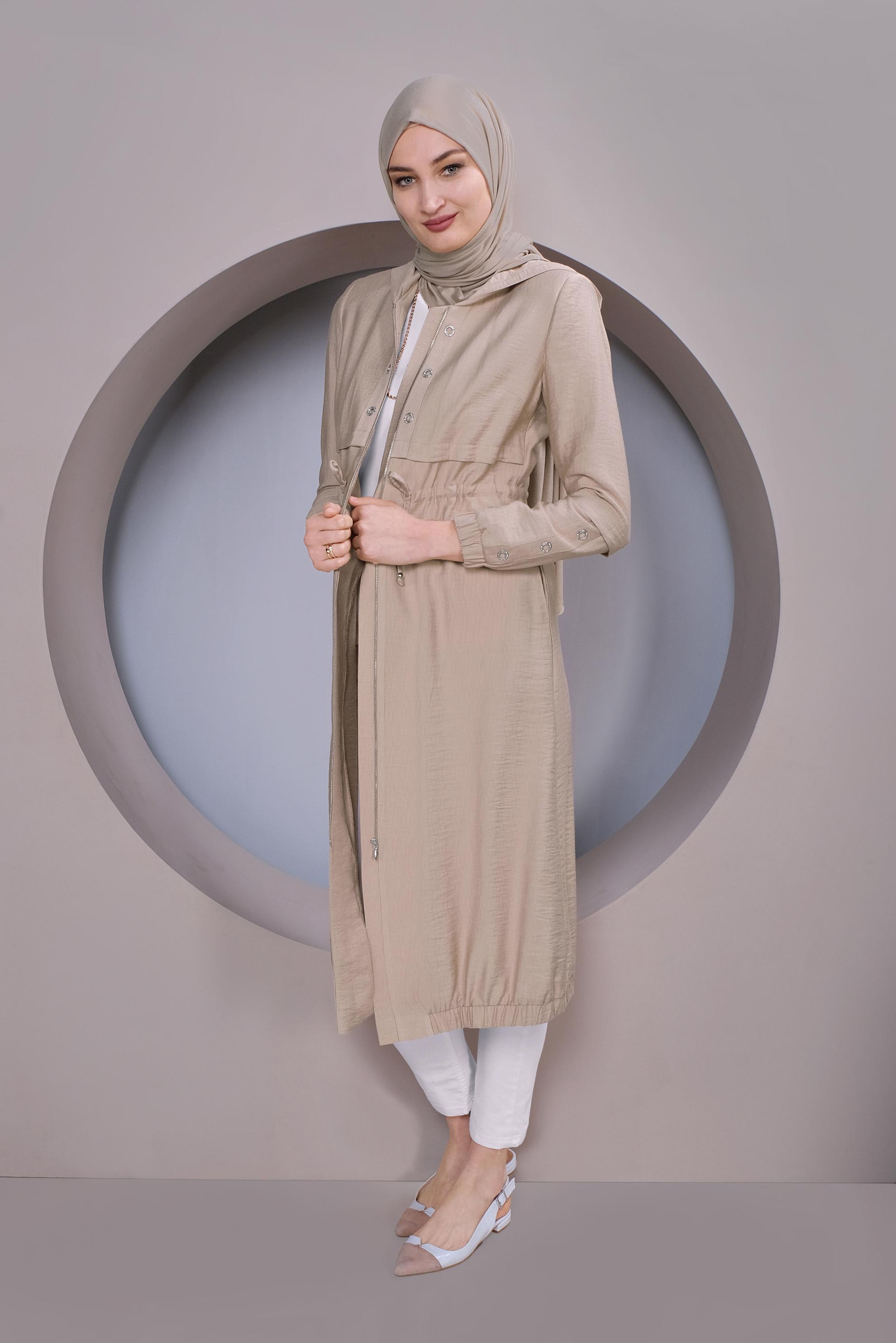 Tesettür giyim BEJ KUŞGÖZÜ DETAYLI KAPÜŞONLU TRENÇKOT 10242