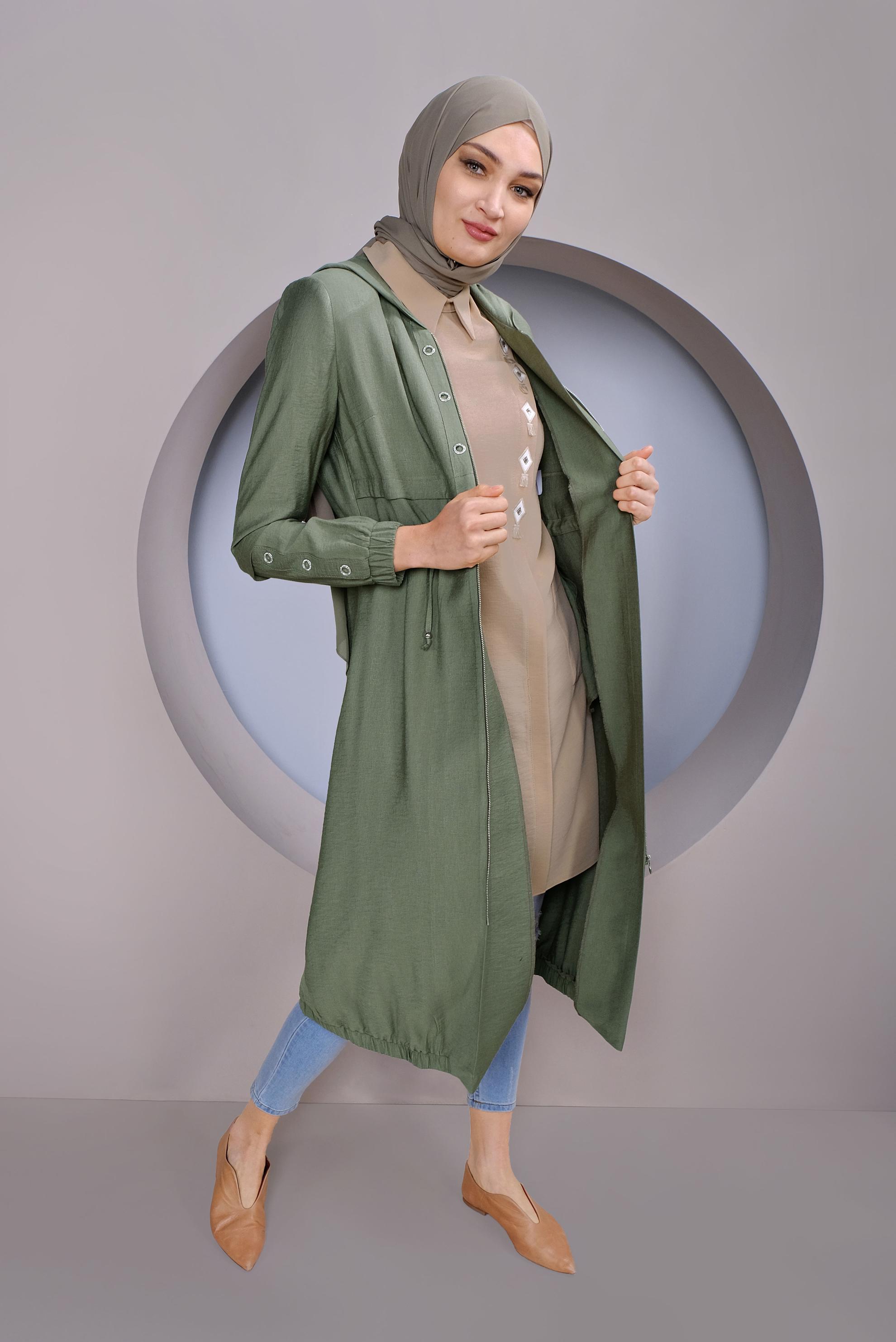 Tesettür giyim HAKİ KUŞGÖZÜ DETAYLI KAPÜŞONLU TRENÇKOT 10242