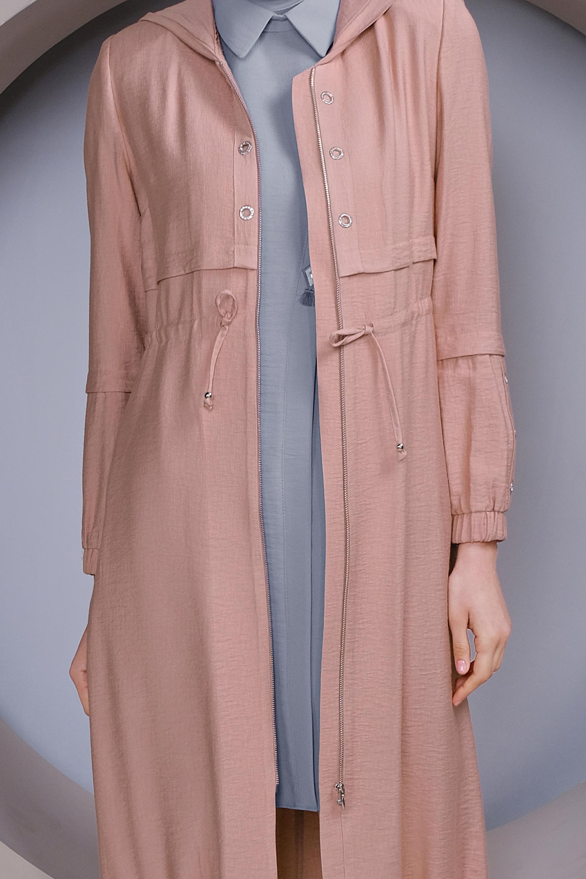 Tesettür giyim PUDRA KUŞGÖZÜ DETAYLI KAPÜŞONLU TRENÇKOT 10242