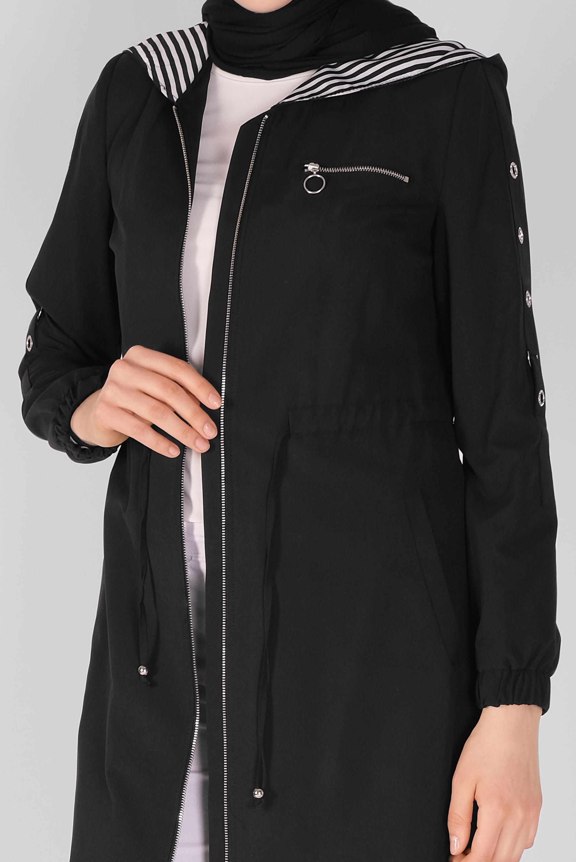 Tesettür giyim SİYAH BELİ BAĞCIKLI KAPÜŞONU ÇİZGİ DETAYLI  TRENÇKOT  10258 