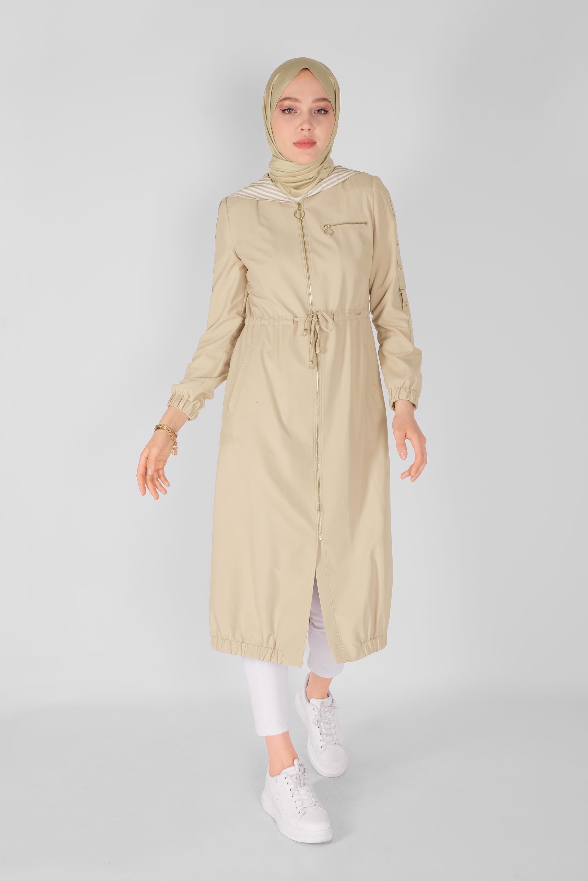 Tesettür giyim BEJ BELİ BAĞCIKLI KAPÜŞONU ÇİZGİ DETAYLI  TRENÇKOT  10258 