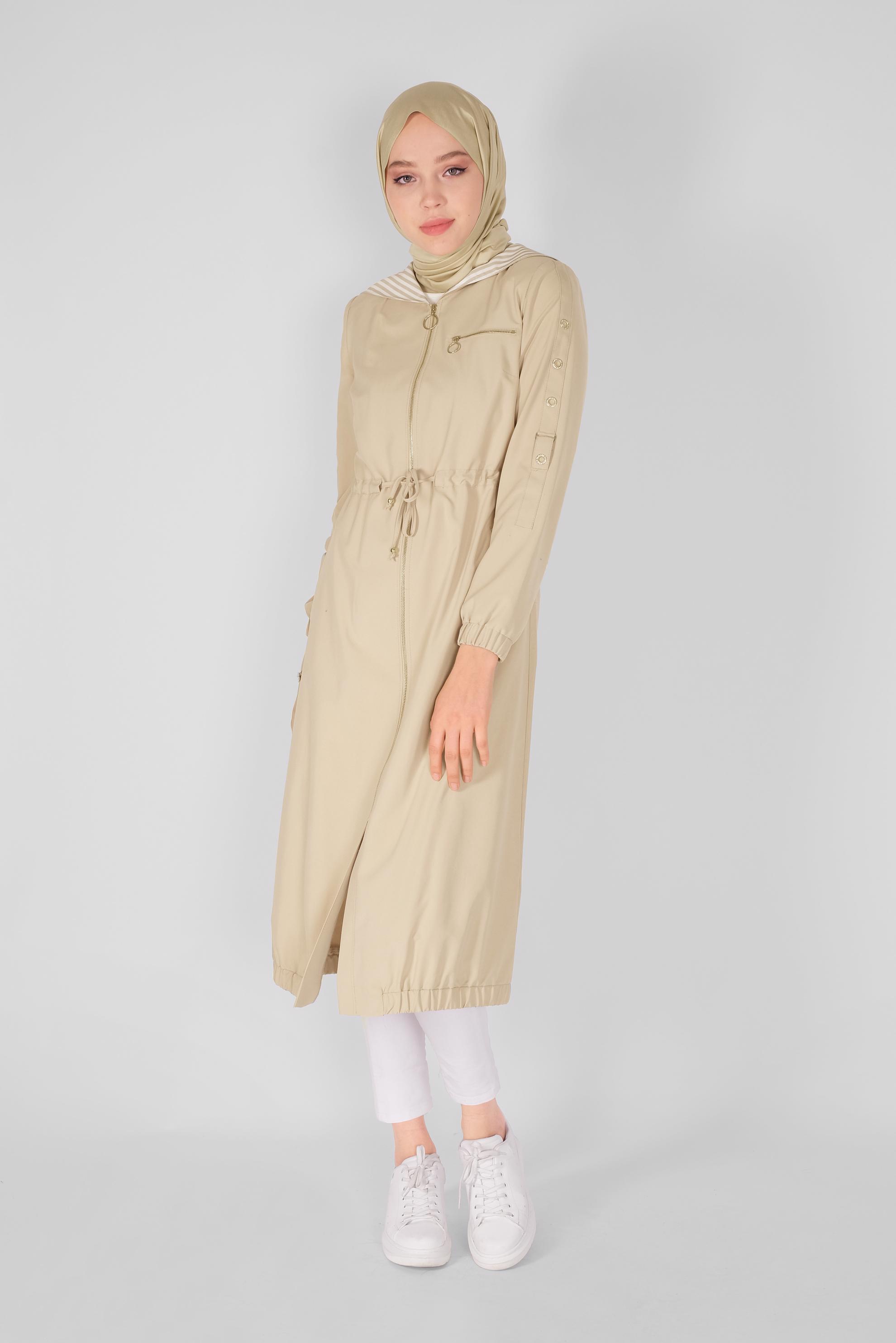 Tesettür giyim BEJ BELİ BAĞCIKLI KAPÜŞONU ÇİZGİ DETAYLI  TRENÇKOT  10258 
