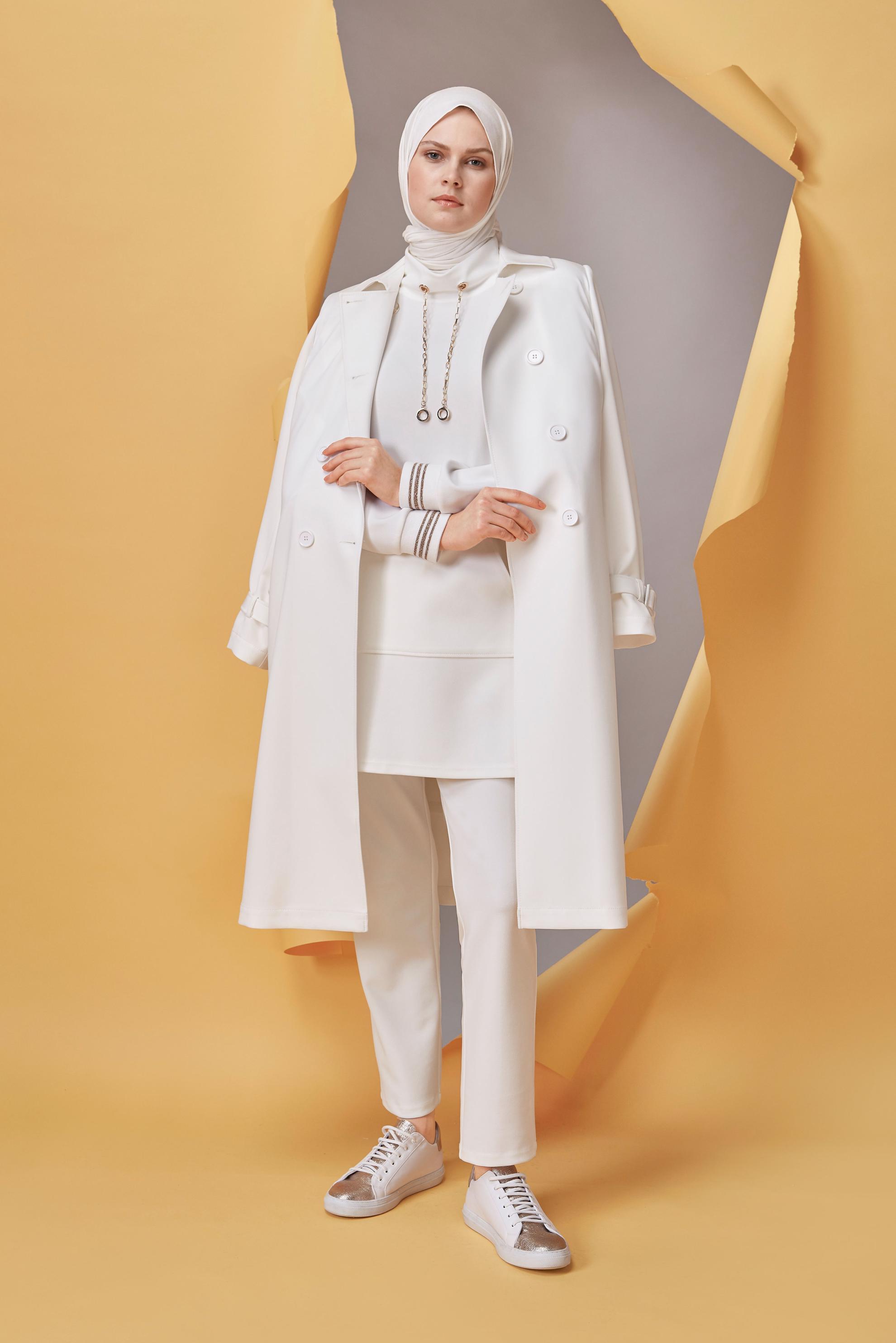 Tesettür giyim BEYAZ DÜĞMELİ TRENÇKOT 10324