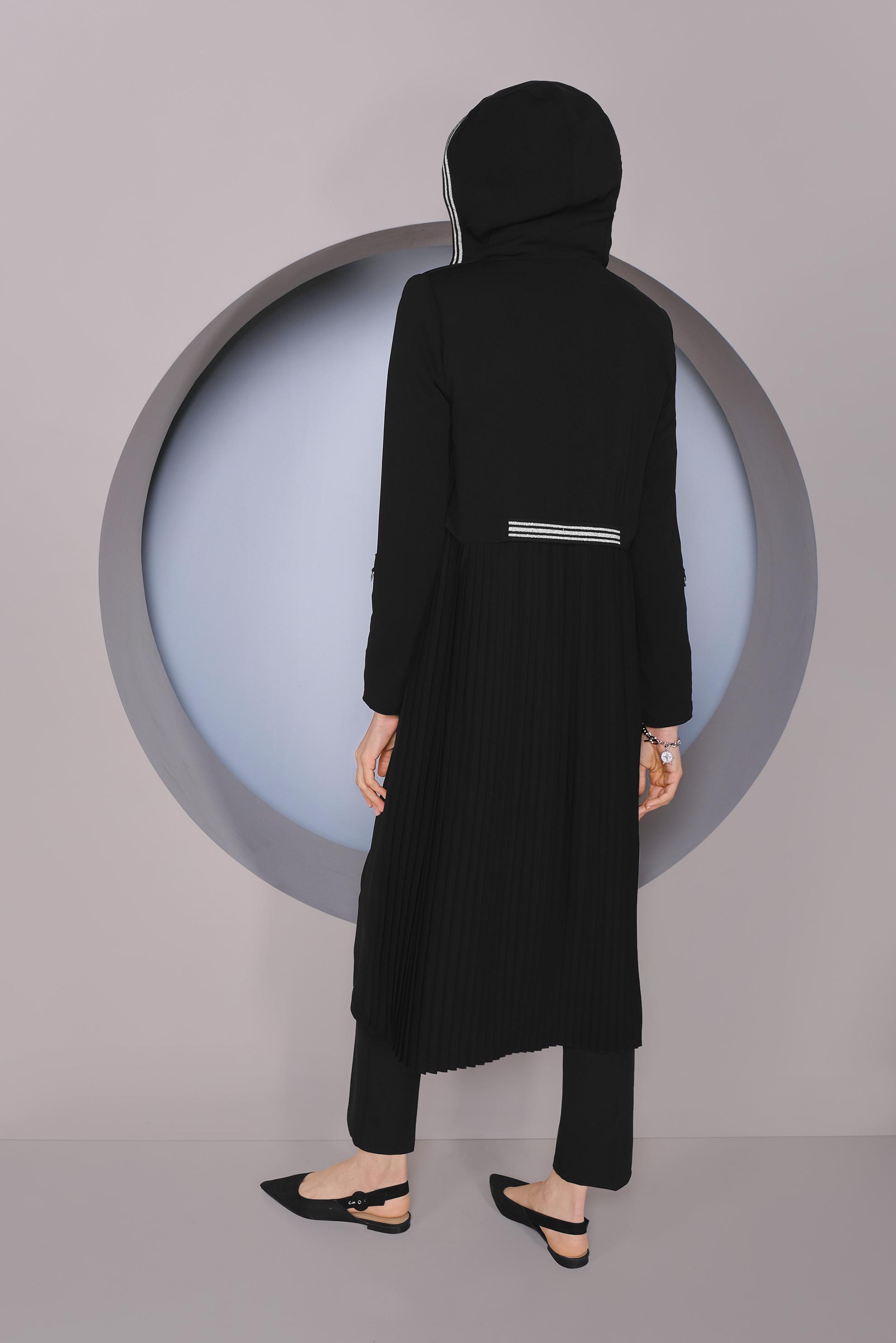 Tesettür giyim SİYAH SIRT KISMI PİLİSELİ KAPÜŞONLU TRENÇKOT 10333