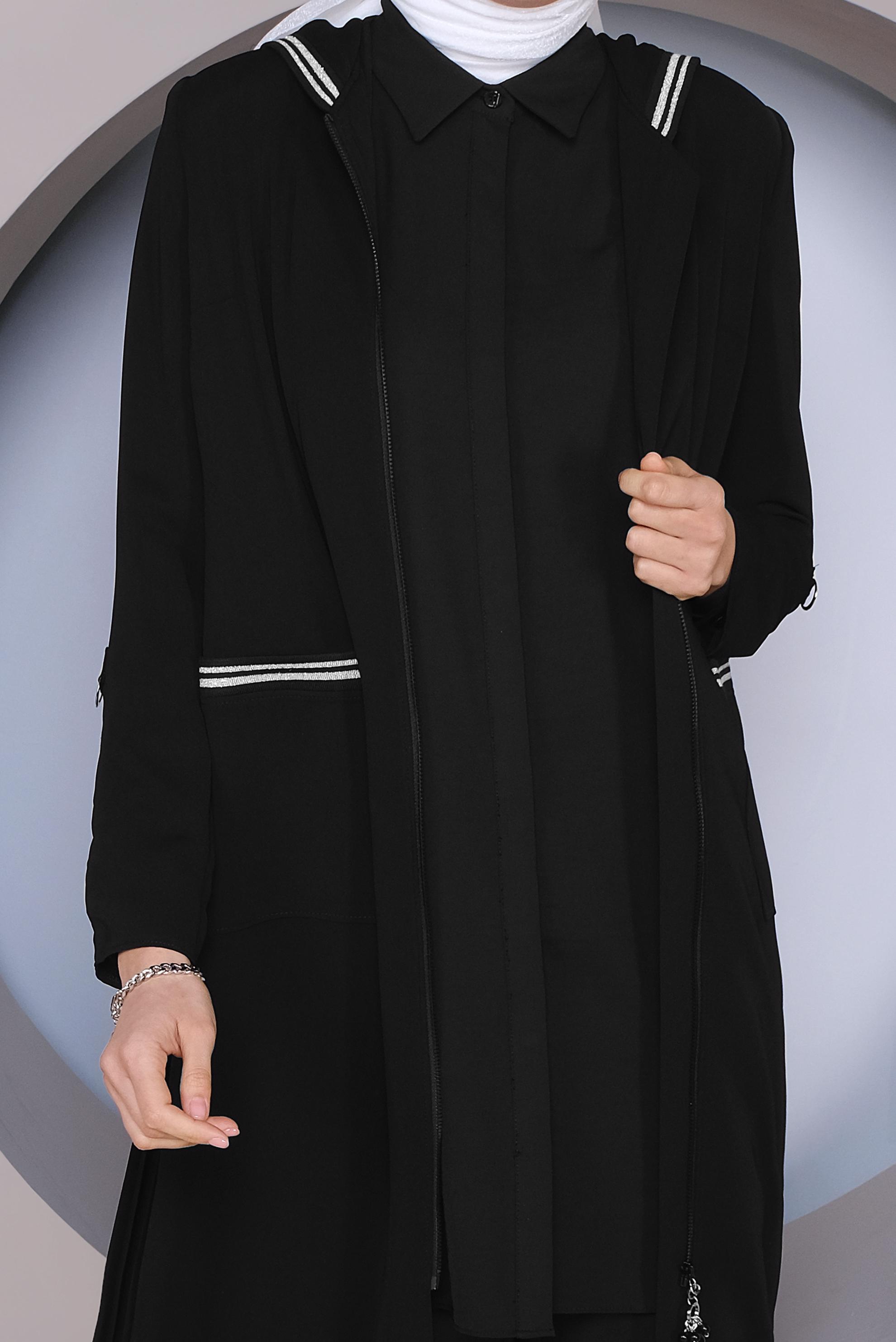 Tesettür giyim SİYAH SIRT KISMI PİLİSELİ KAPÜŞONLU TRENÇKOT 10333