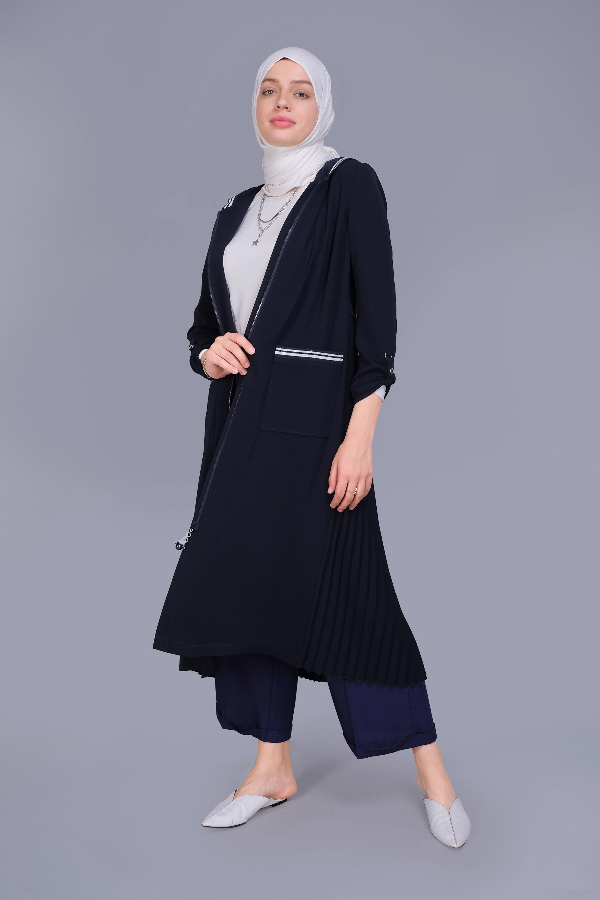 Tesettür giyim LACİVERT SIRT KISMI PİLİSELİ KAPÜŞONLU TRENÇKOT 10333