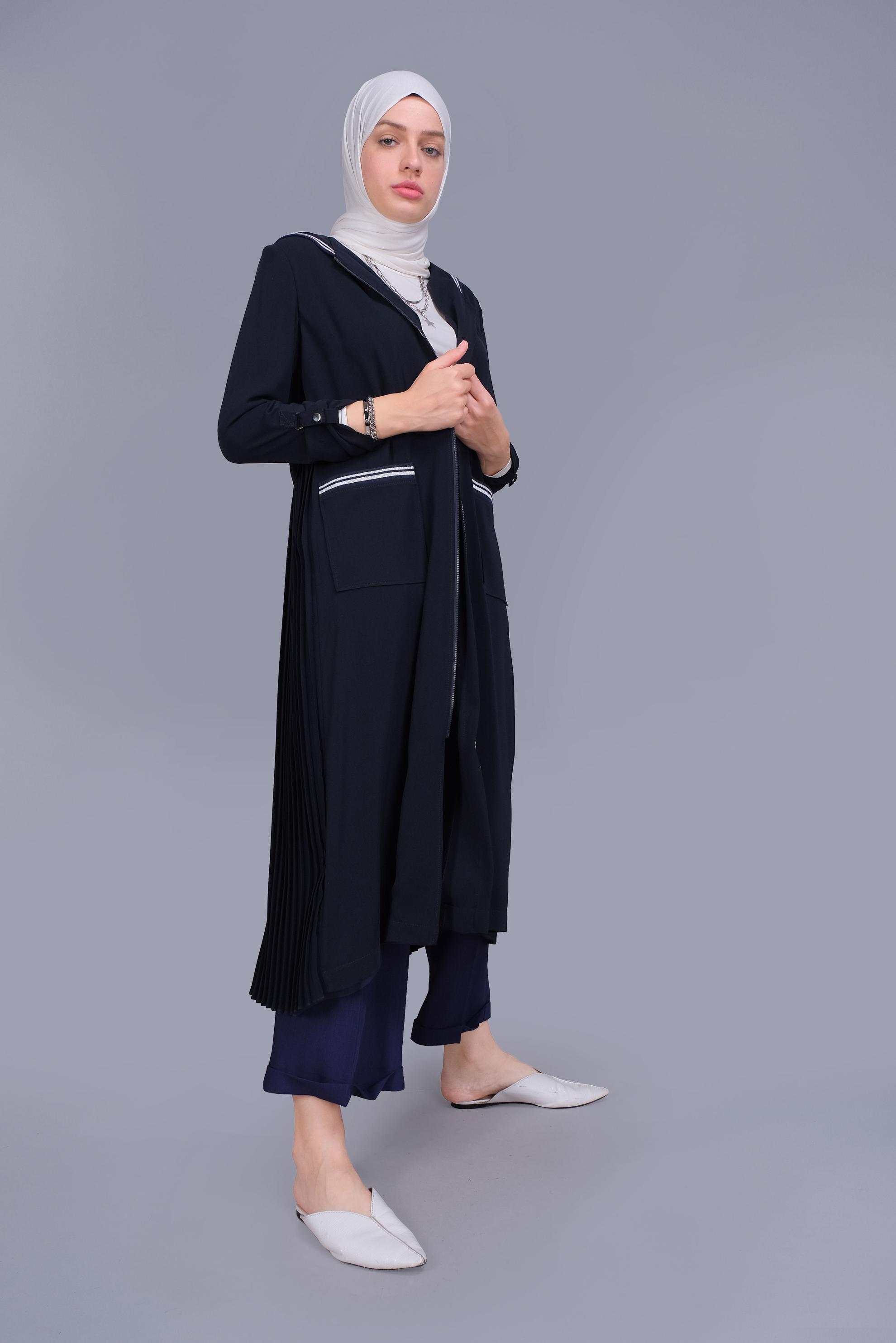 Tesettür giyim LACİVERT SIRT KISMI PİLİSELİ KAPÜŞONLU TRENÇKOT 10333