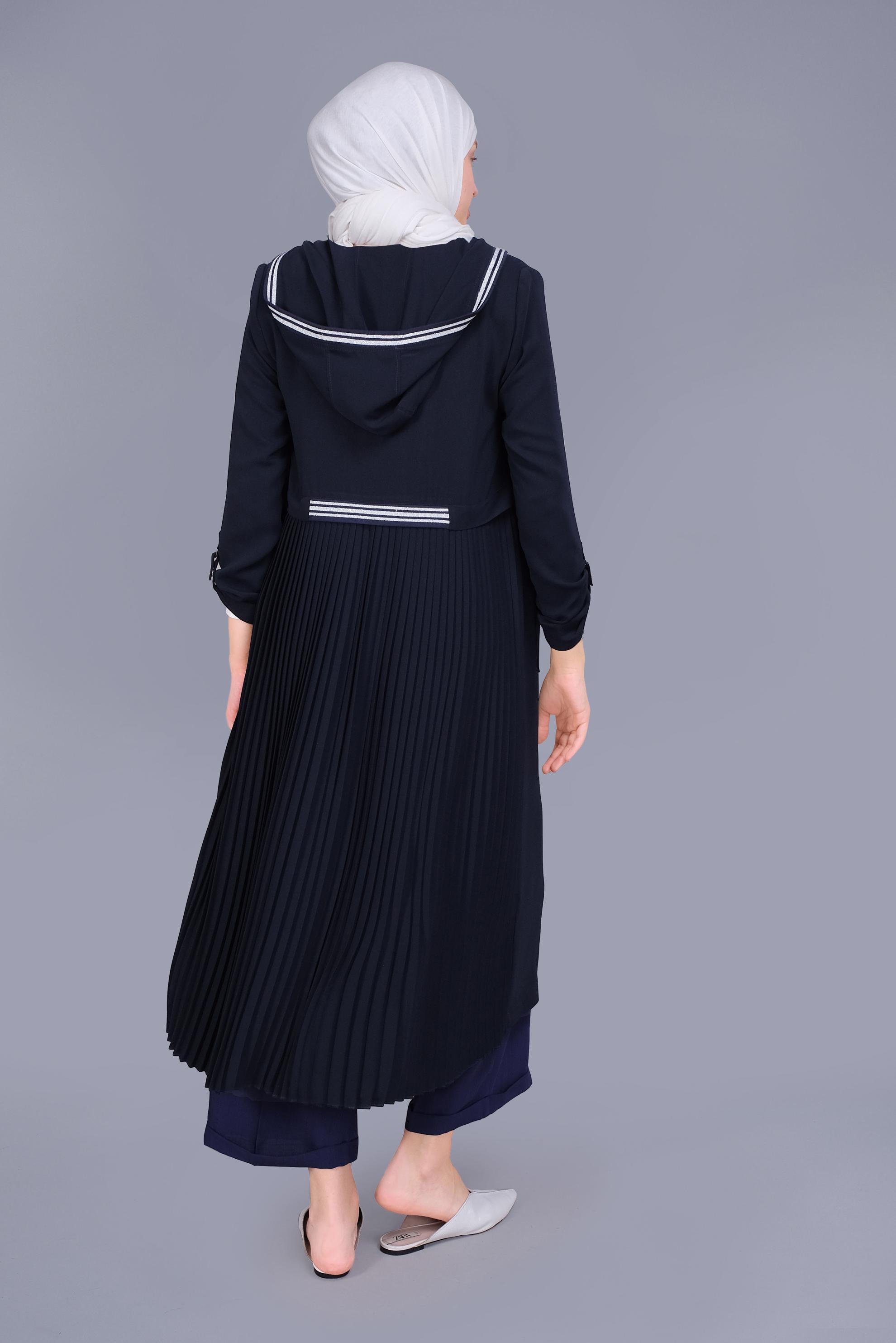 Tesettür giyim LACİVERT SIRT KISMI PİLİSELİ KAPÜŞONLU TRENÇKOT 10333