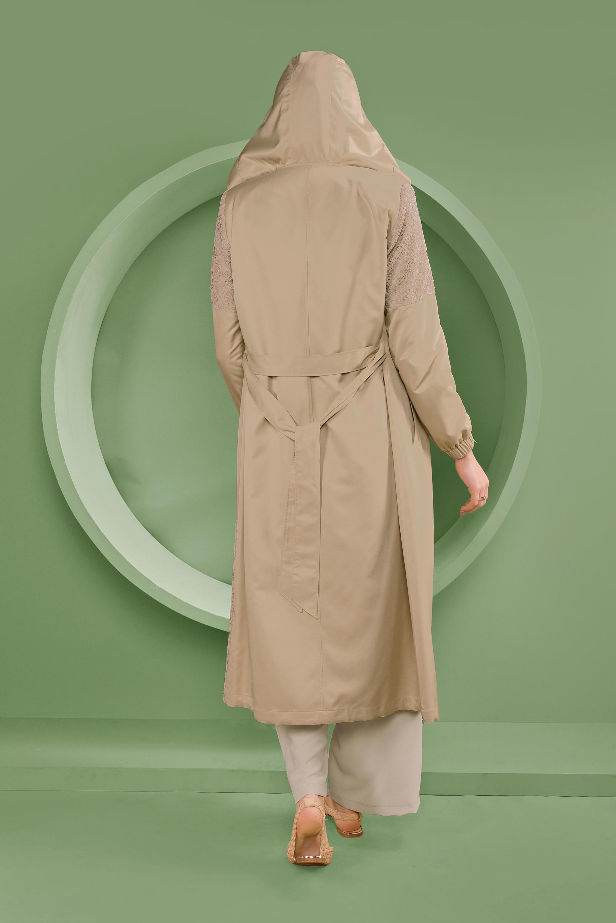 Tesettür giyim BEJ ETEK UCU BÜZGÜLÜ DANTEL DESENLİ TRENÇKOT 10335