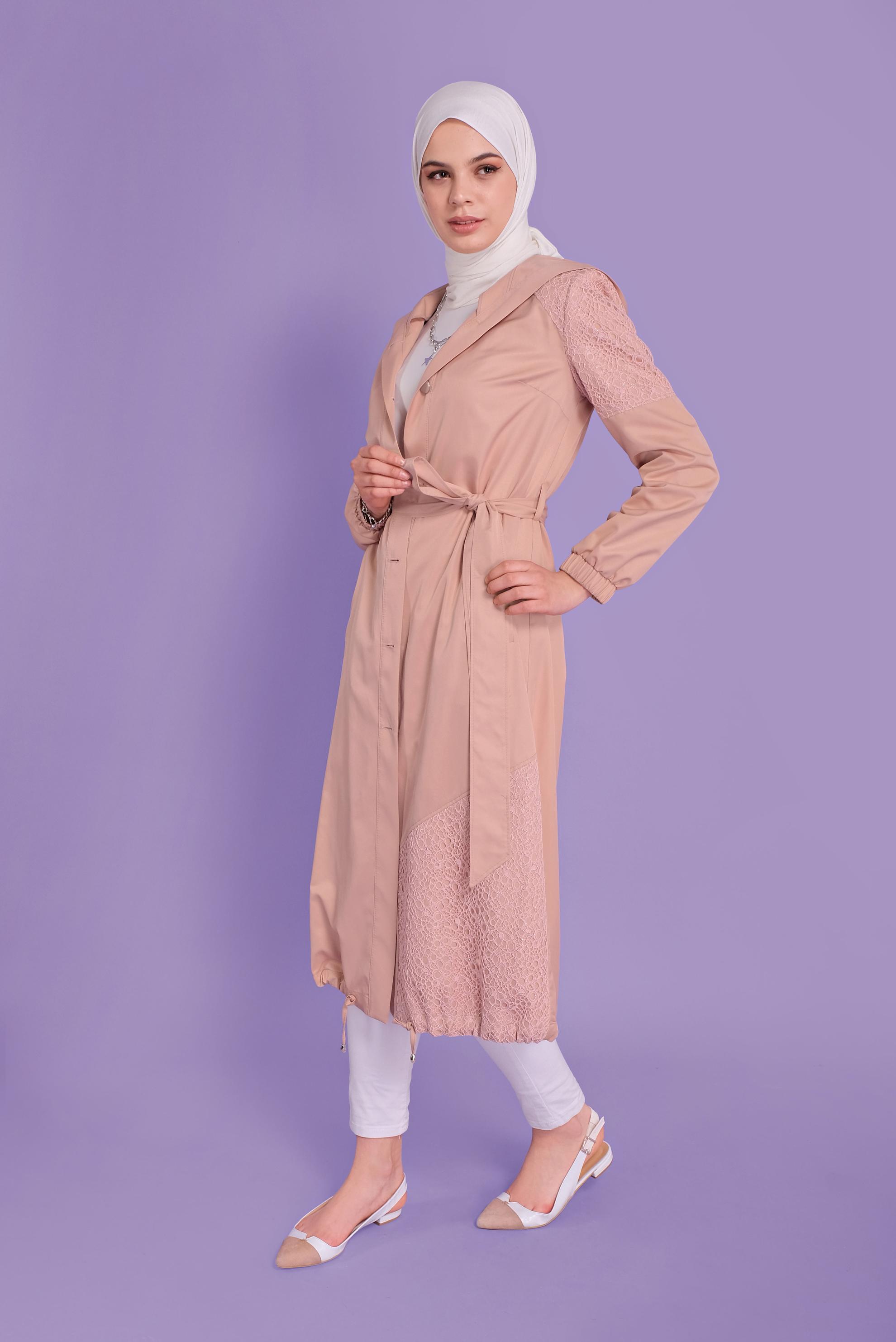 Tesettür giyim PUDRA ETEK UCU BÜZGÜLÜ DANTEL DESENLİ TRENÇKOT 10335