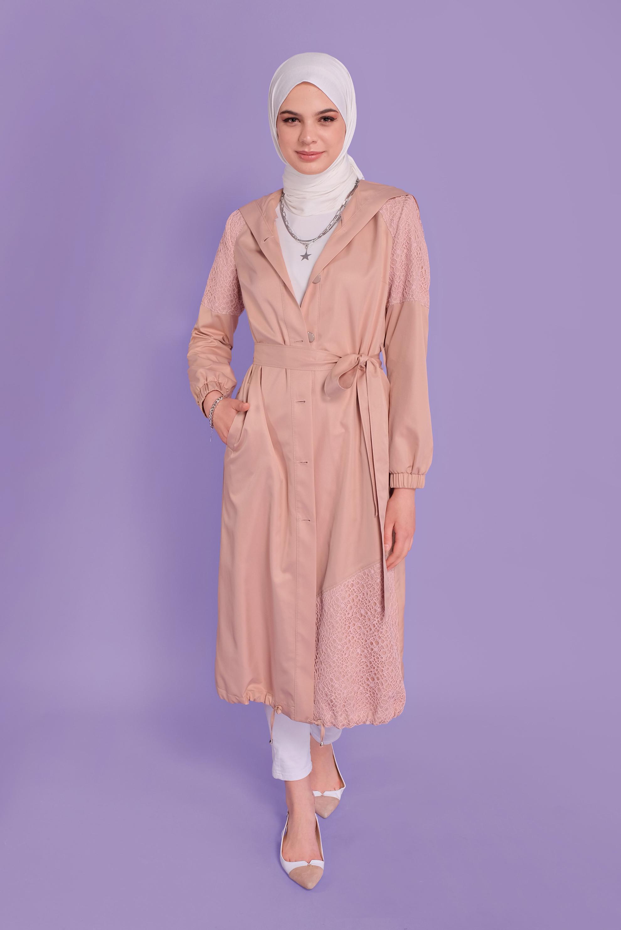 Tesettür giyim PUDRA ETEK UCU BÜZGÜLÜ DANTEL DESENLİ TRENÇKOT 10335
